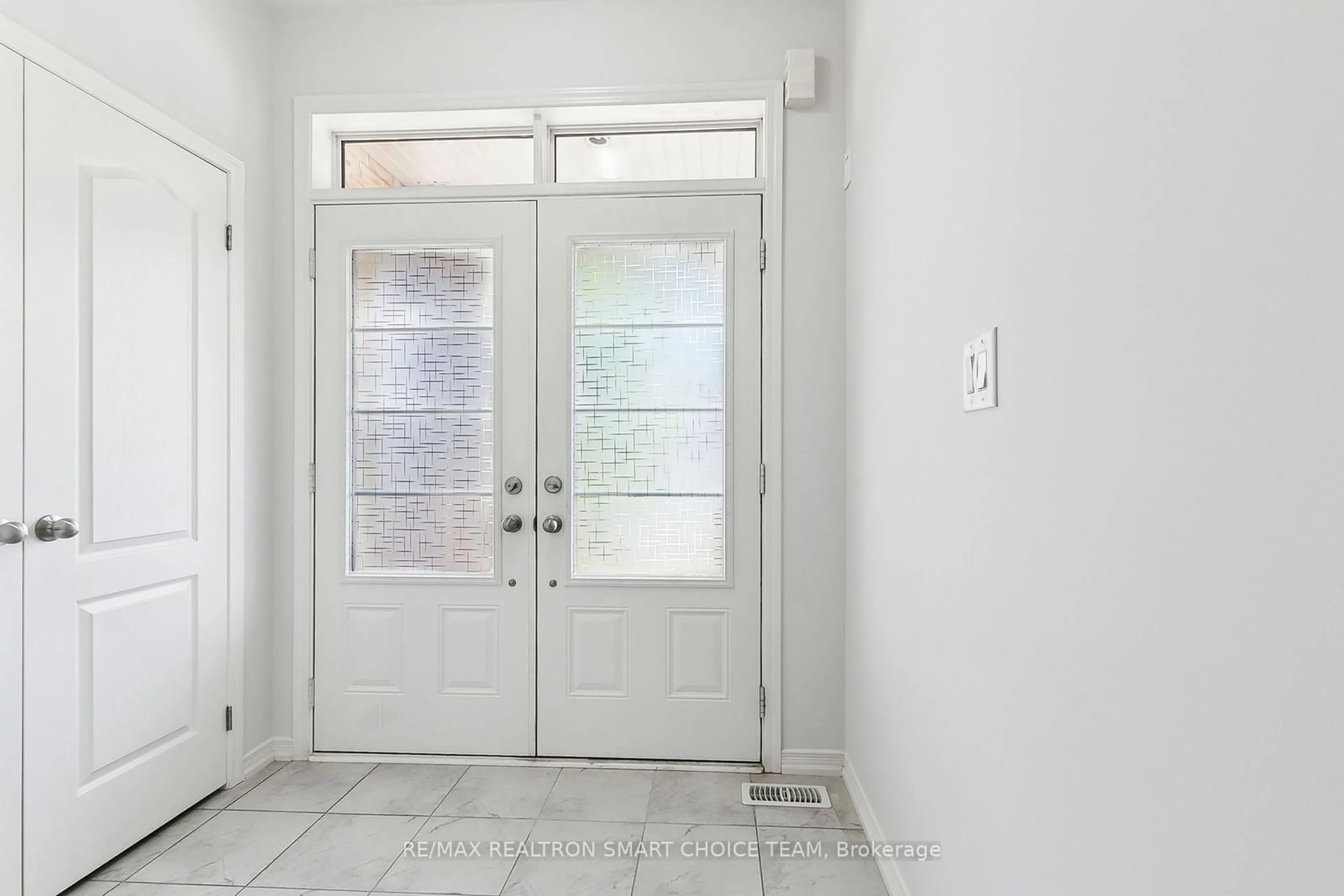 Indoor entryway, not visible floor for 2544 Bandsman Cres, Oshawa Ontario L1L 0M2