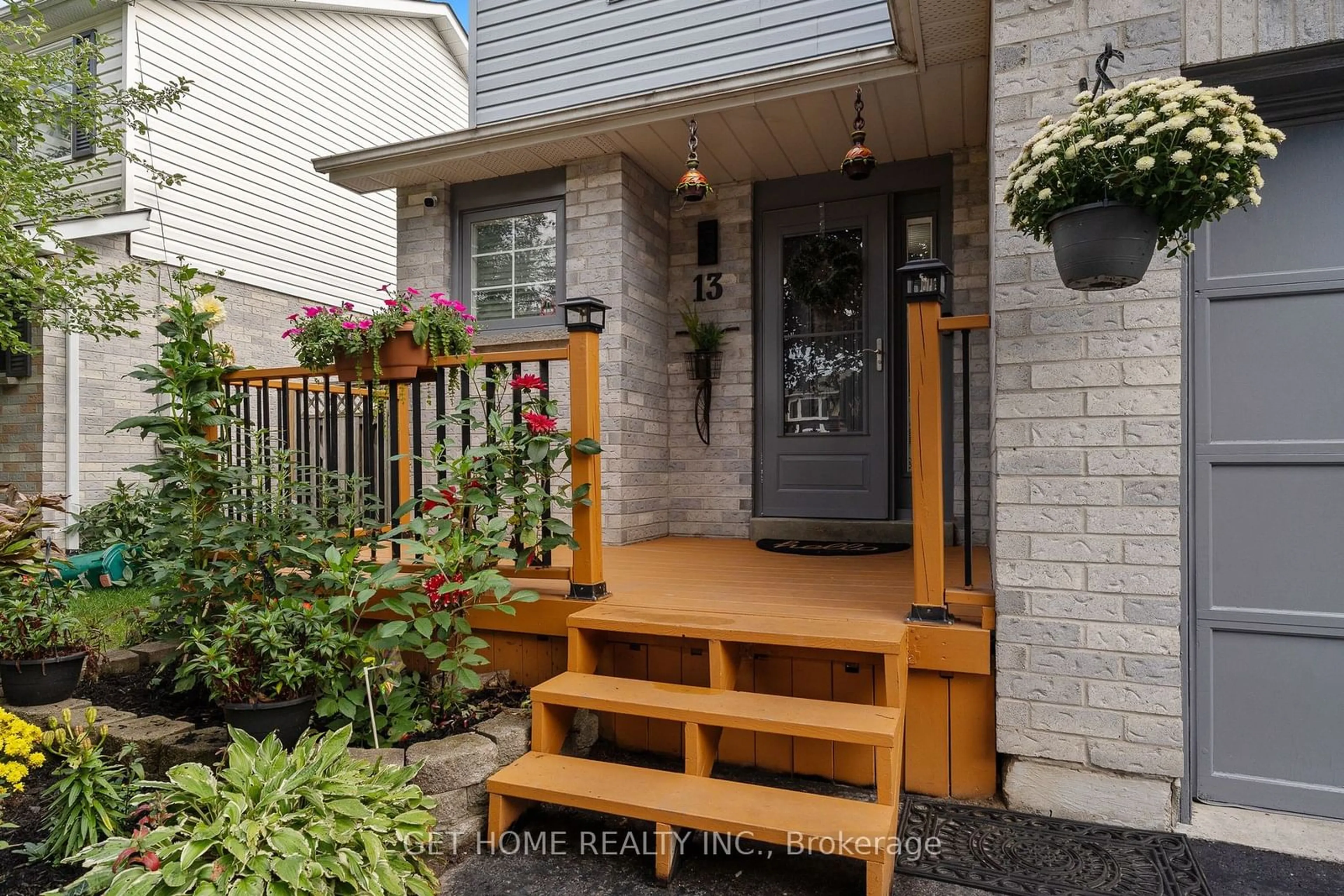 Patio for 13 Marchwood Cres, Clarington Ontario L1C 4J9