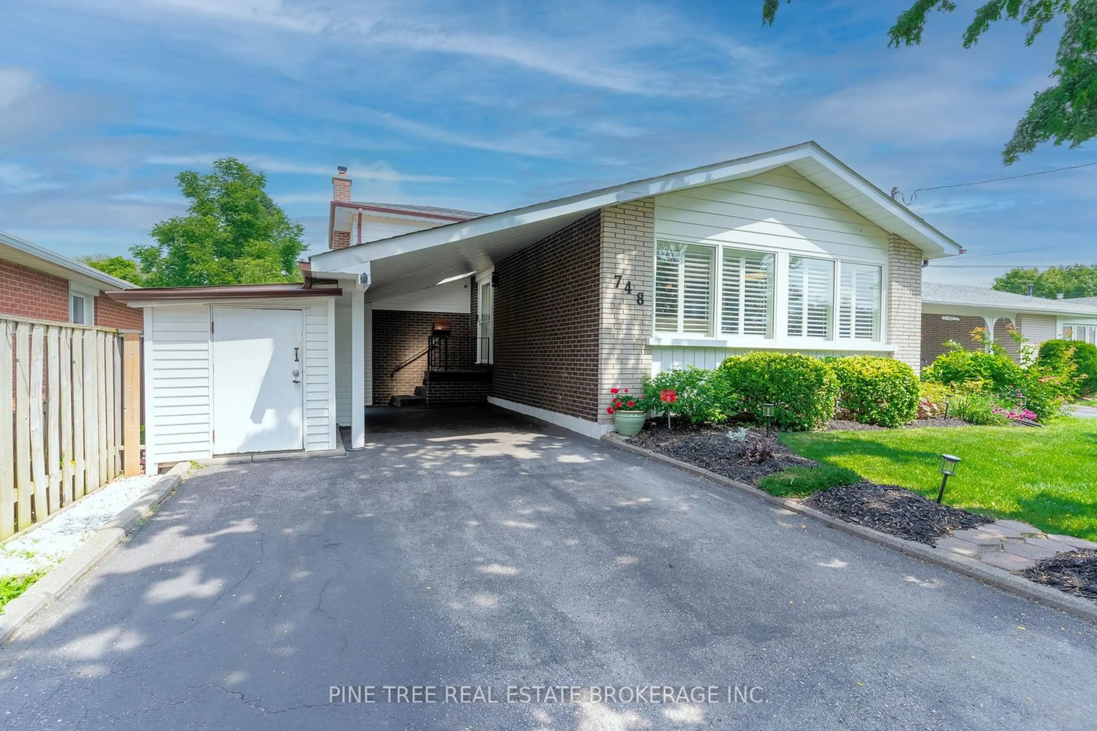 Frontside or backside of a home for 748 Adelaide Ave, Oshawa Ontario L1G 2A9