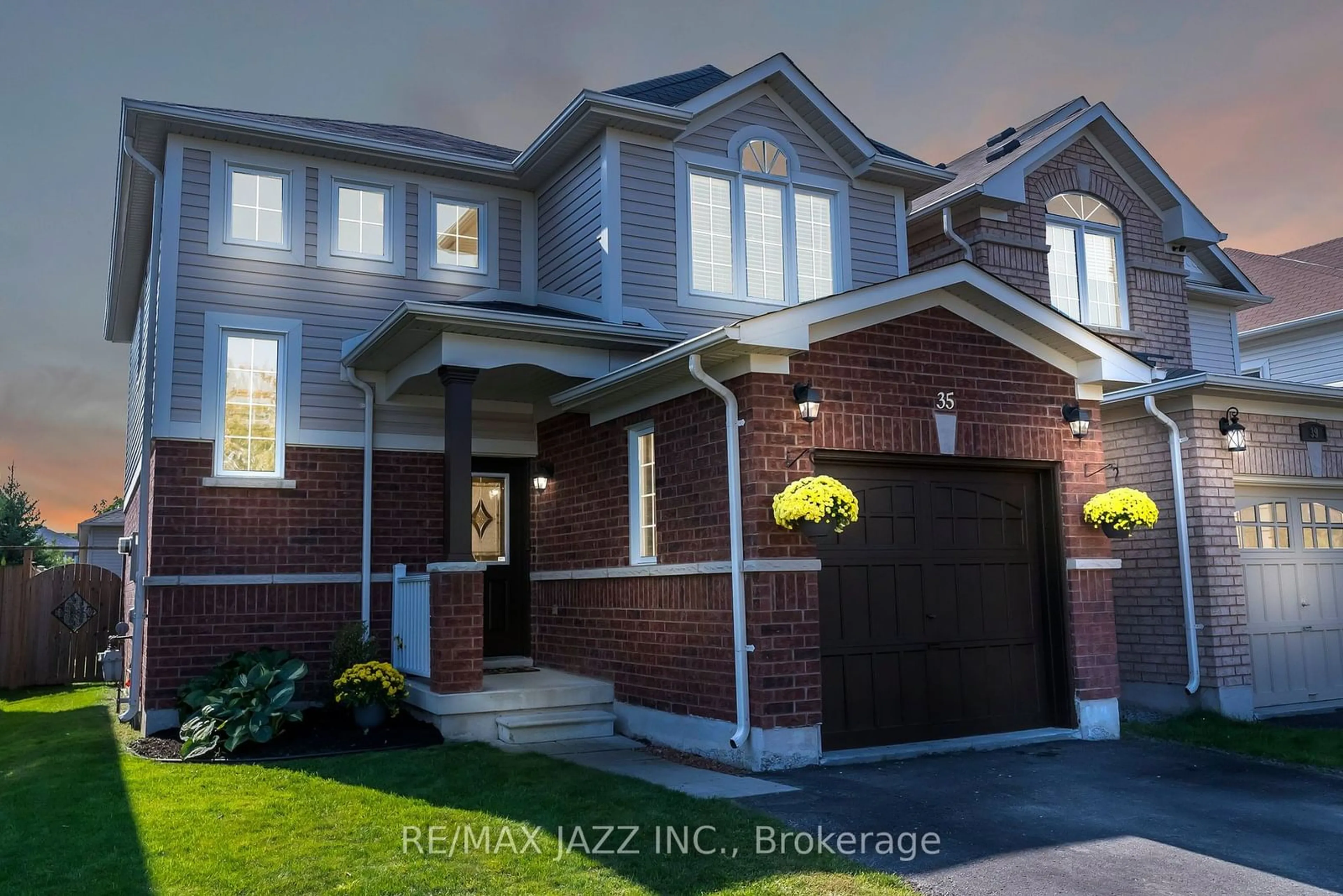 Home with brick exterior material for 35 Courvier Cres, Clarington Ontario L1C 0E7