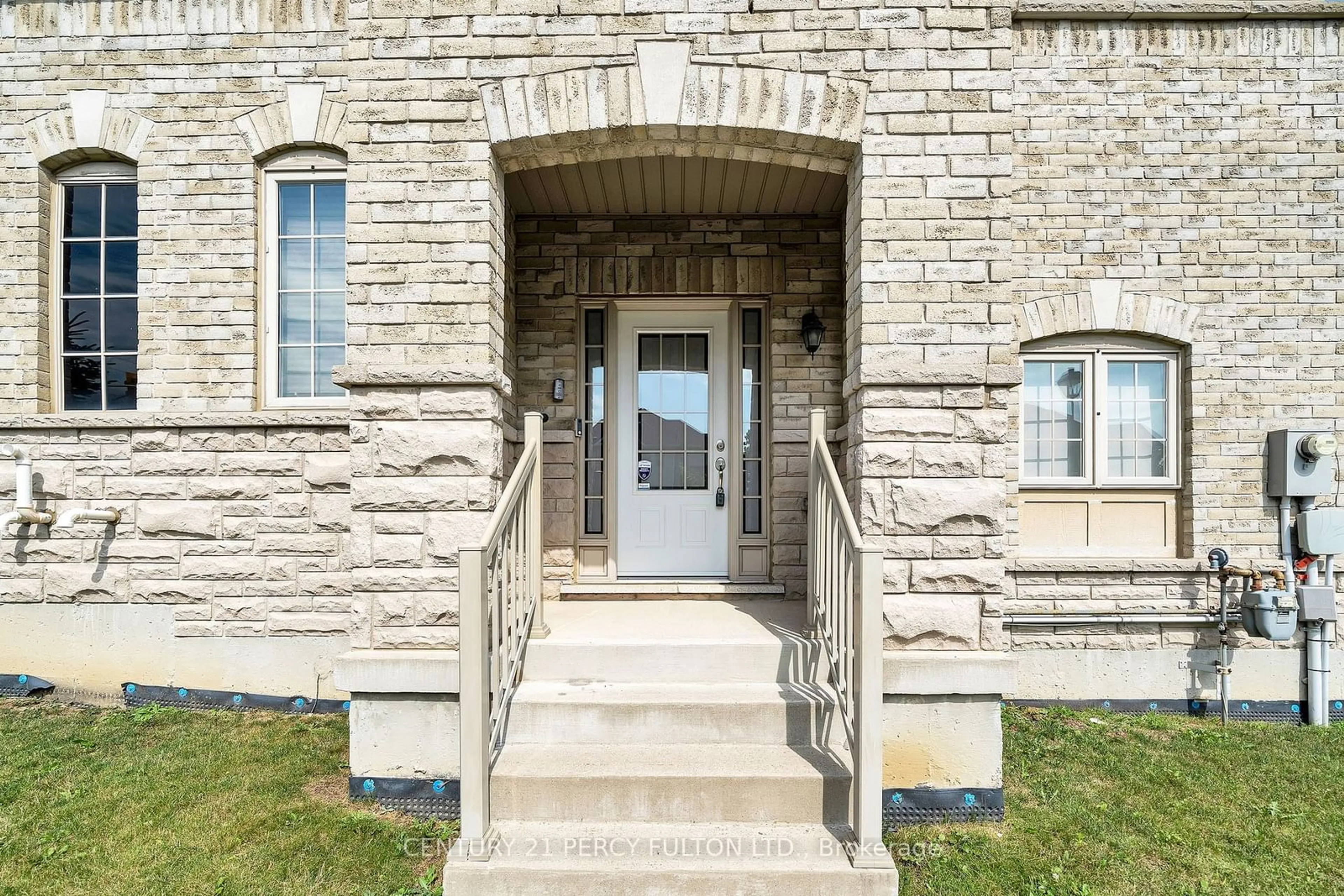 Indoor entryway for 441 Rossland Rd, Ajax Ontario L1Z 0K8