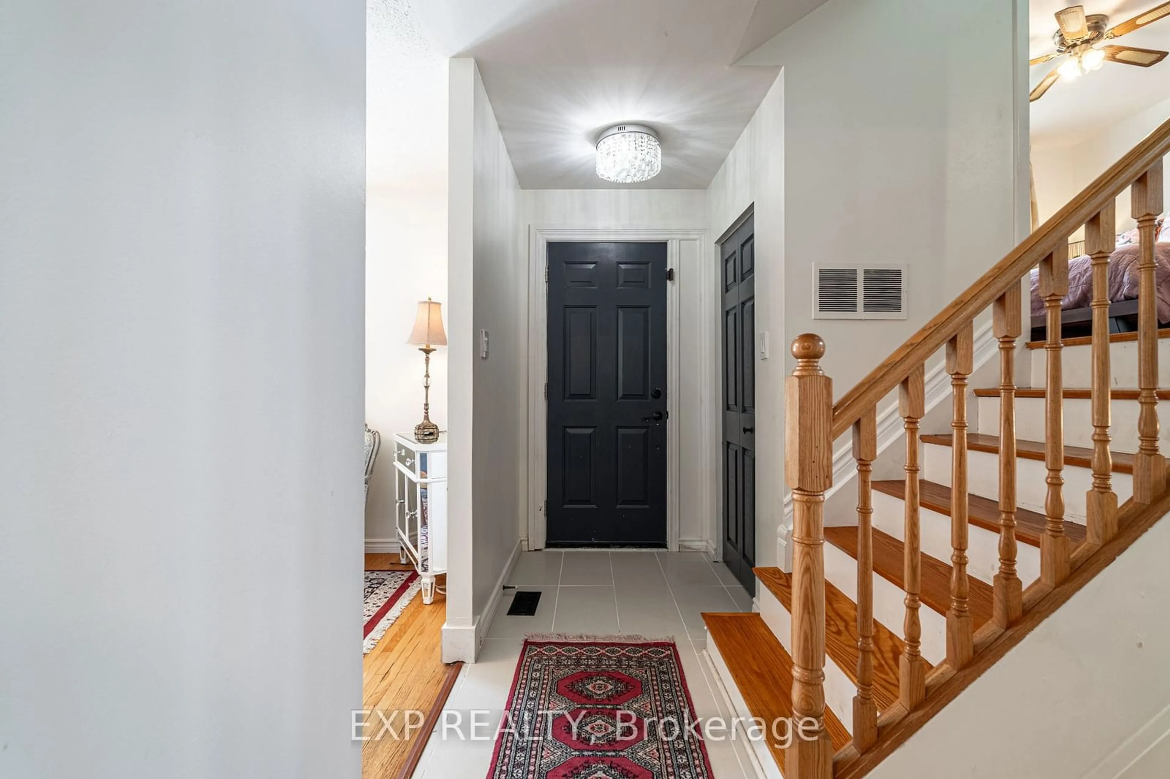 Indoor entryway, wood floors for 886 Reytan Blvd, Pickering Ontario L1W 1Y5