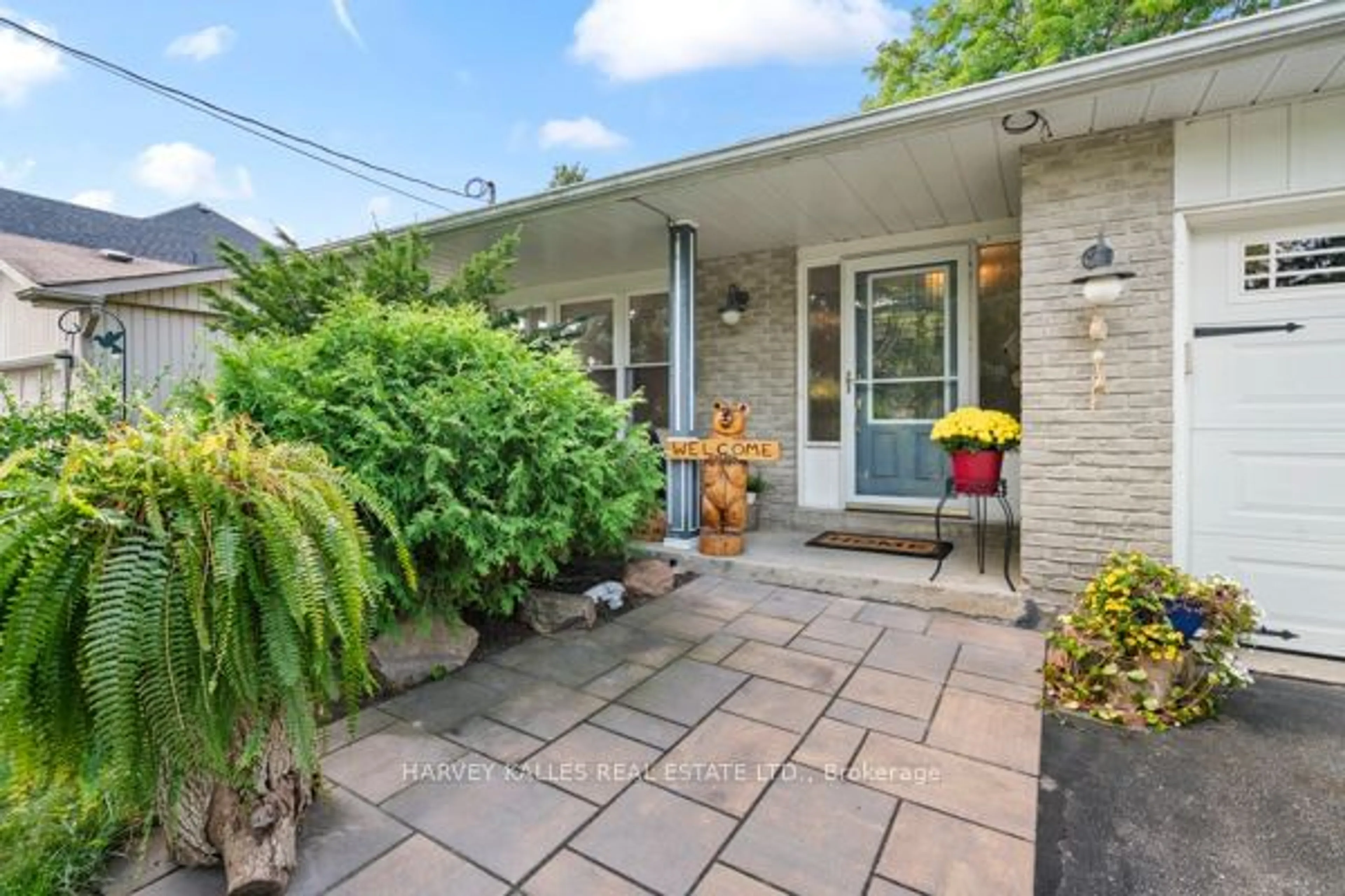 Patio, cottage for 1890 Spruce Hill Rd, Pickering Ontario L1V 1S7