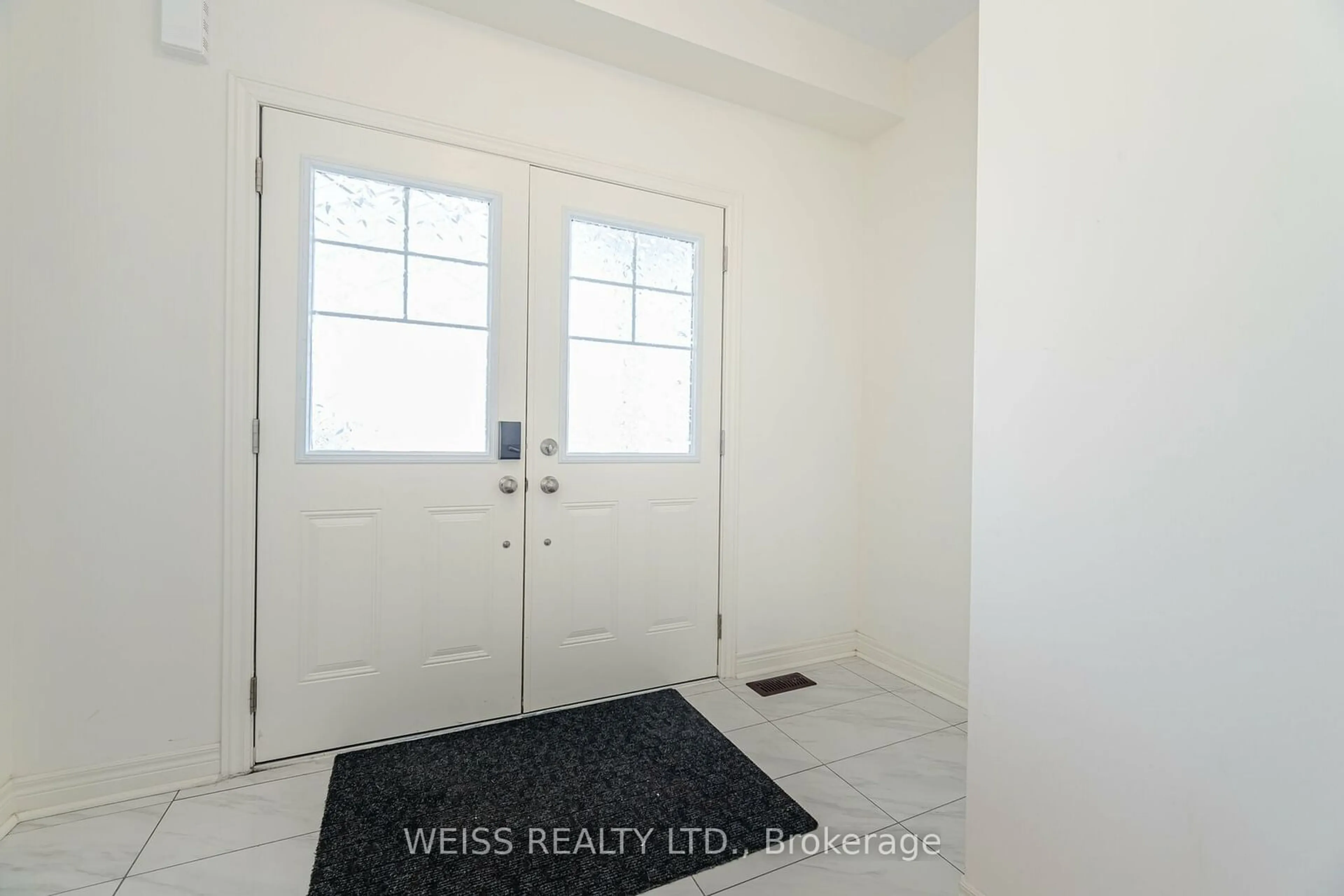 Indoor entryway for 664 Fleetwood Dr, Oshawa Ontario L1K 0A2