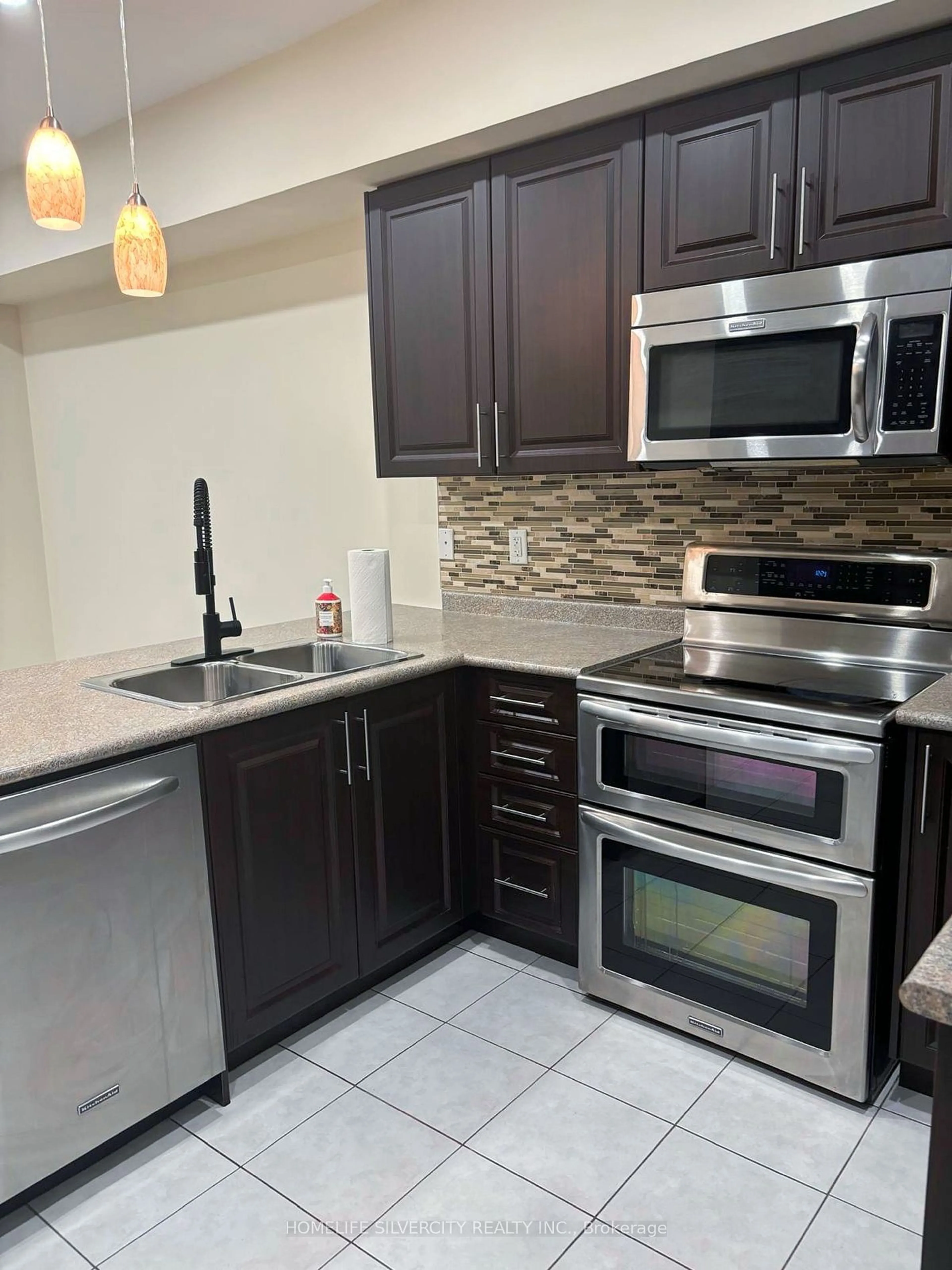 Standard kitchen for 36 Lily Cup Ave, Toronto Ontario M1L 0H4