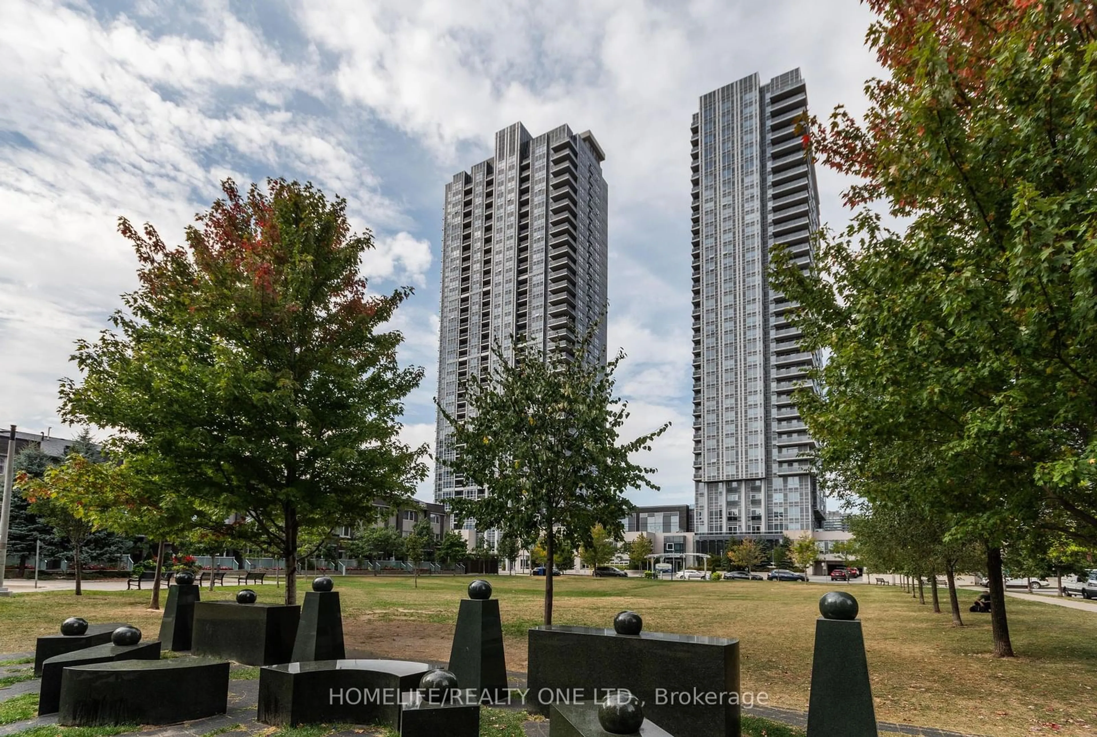 A pic from exterior of the house or condo for 275 Village Green Sq #719, Toronto Ontario M1S 0L8