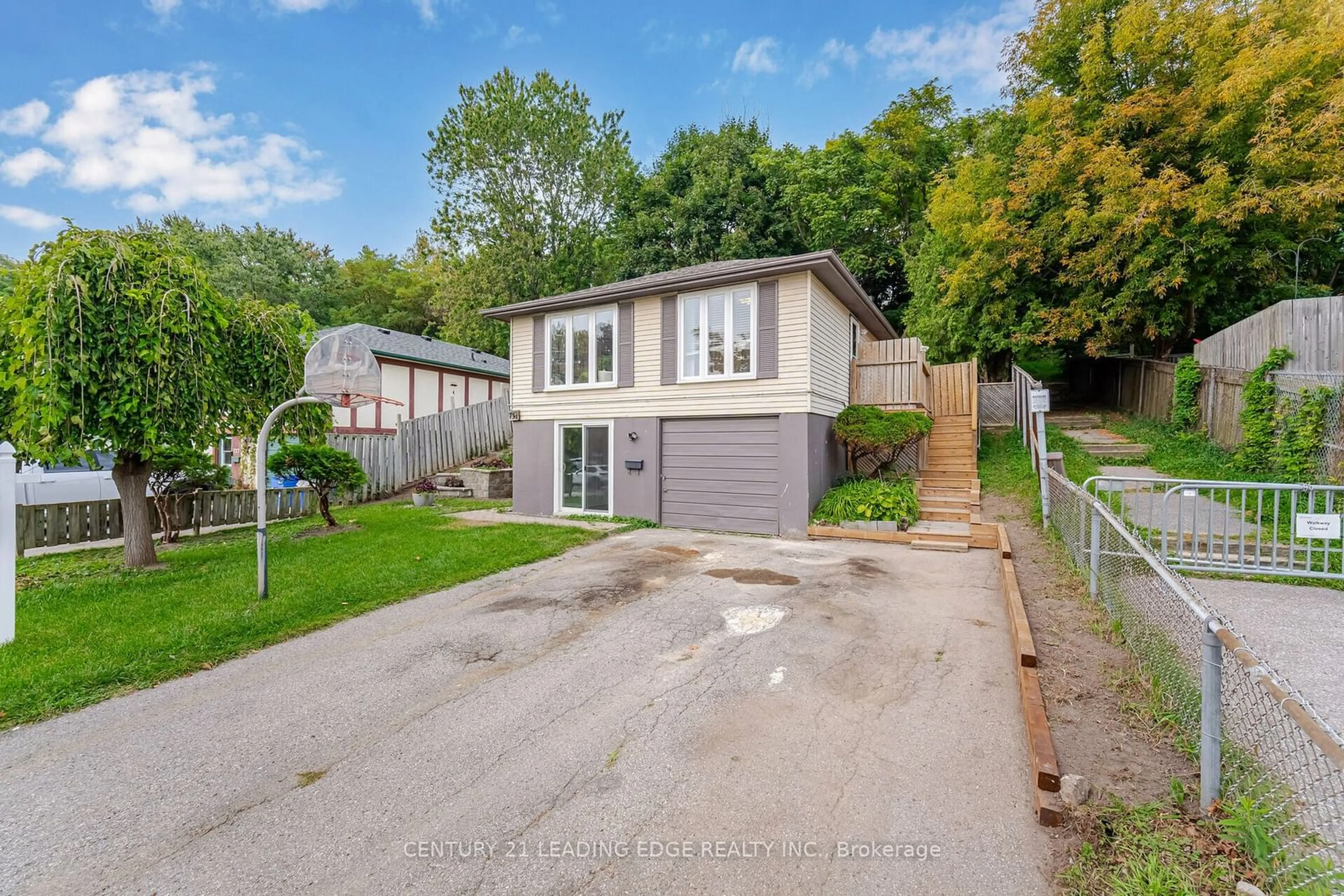 Frontside or backside of a home for 731 Wesley Dr, Oshawa Ontario L1H 7X6