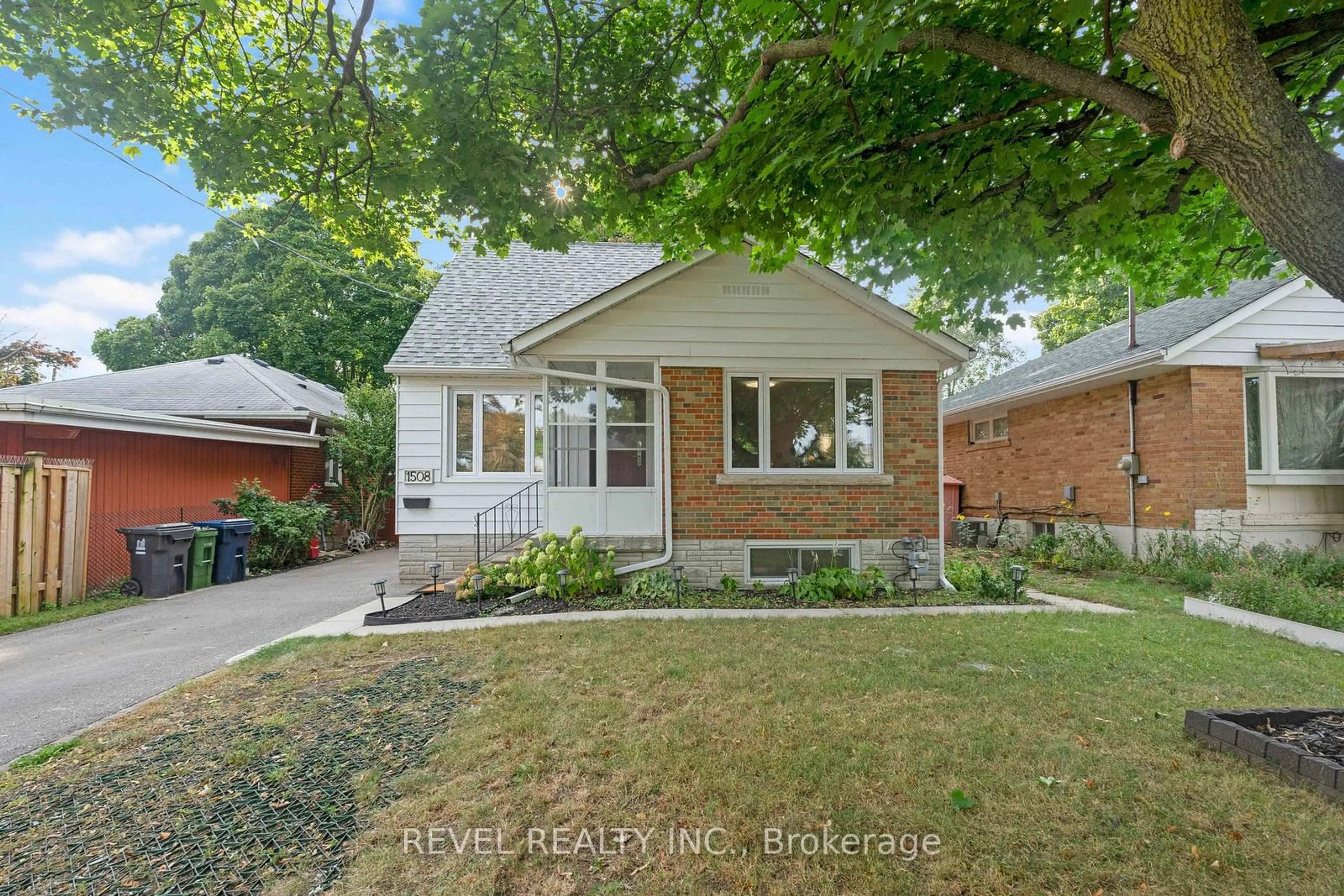 Frontside or backside of a home for 1508 Pharmacy Ave, Toronto Ontario M1R 2J9