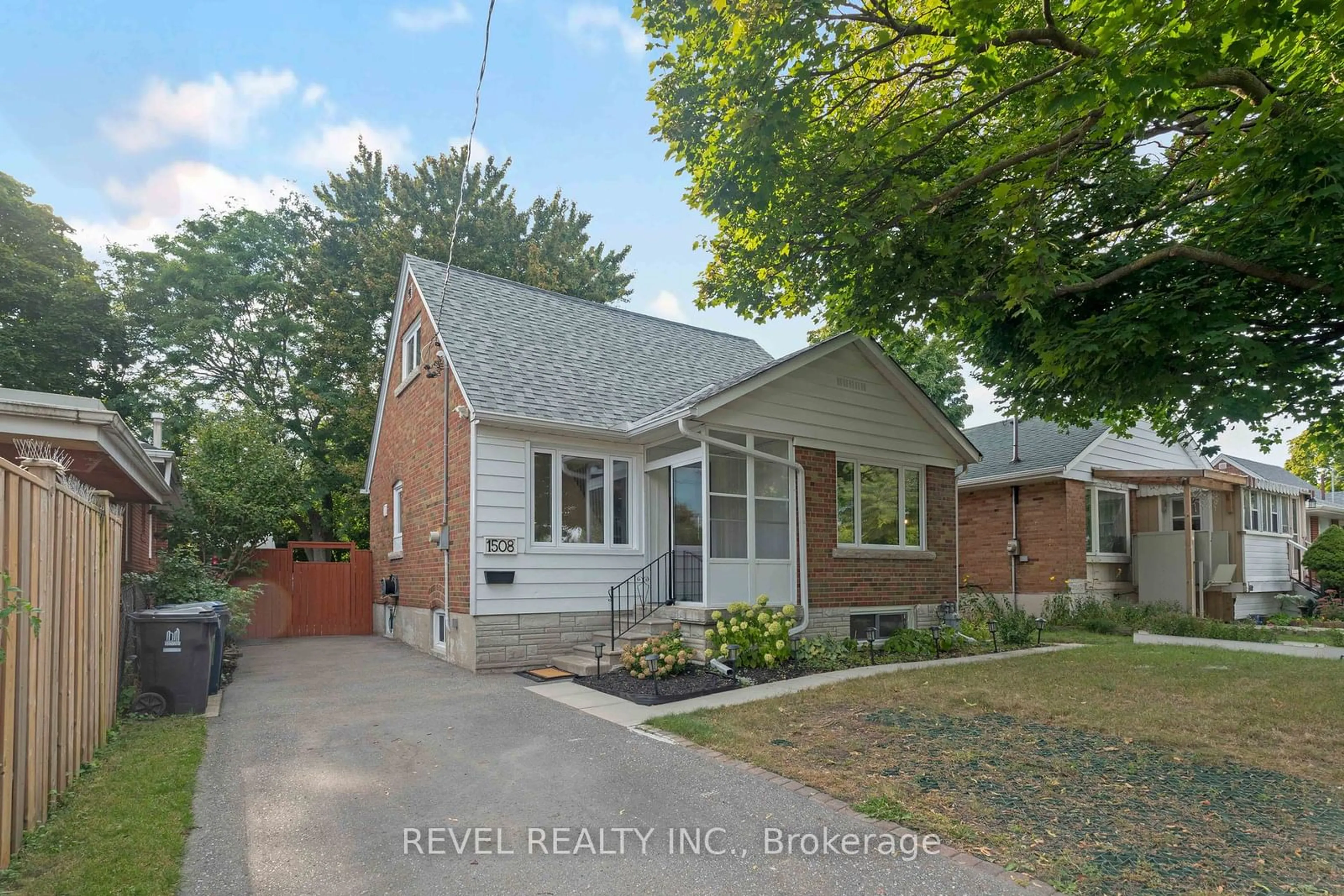 Frontside or backside of a home for 1508 Pharmacy Ave, Toronto Ontario M1R 2J9