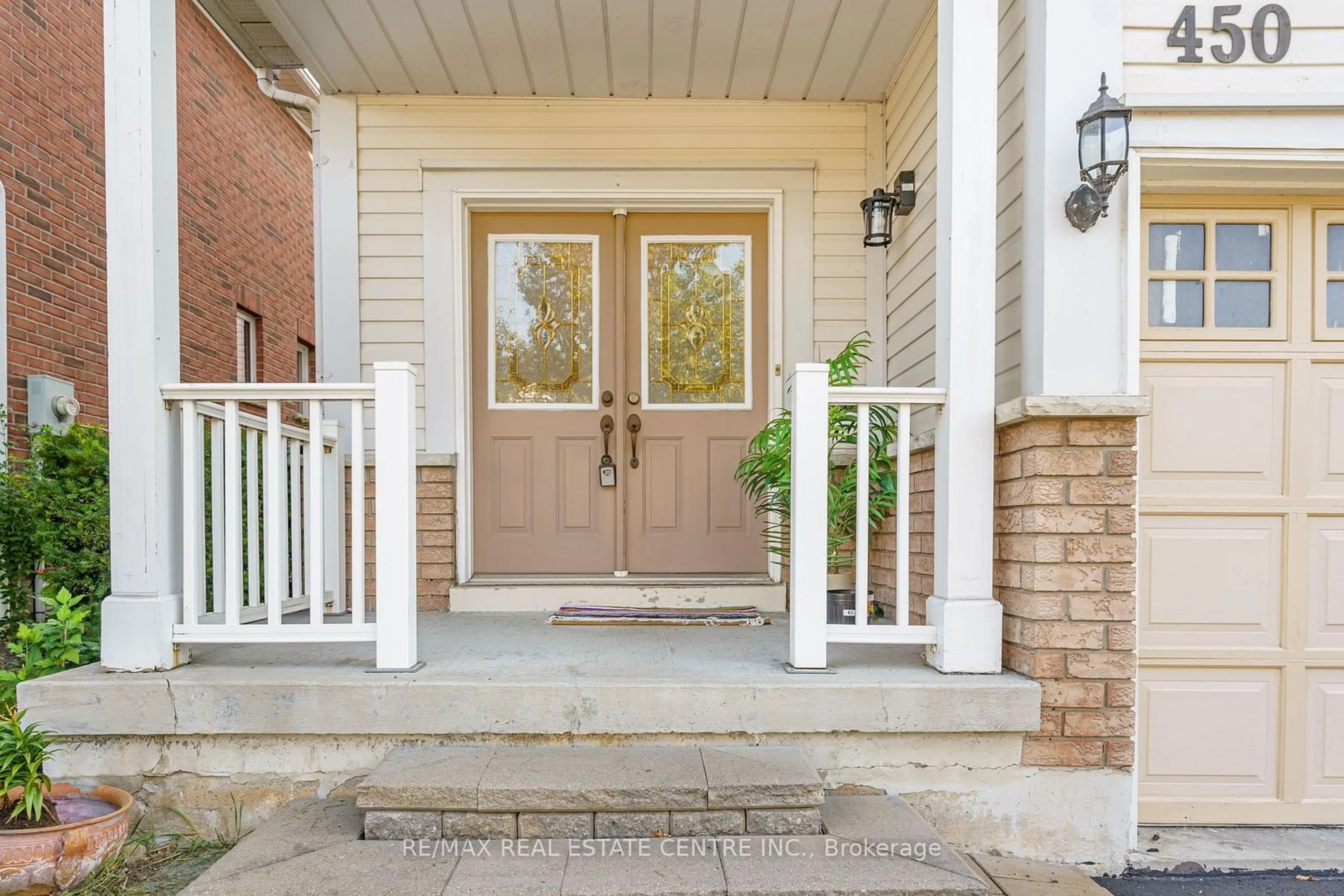 Indoor entryway for 450 Whitby Shores Green Way, Whitby Ontario L1N 9R5