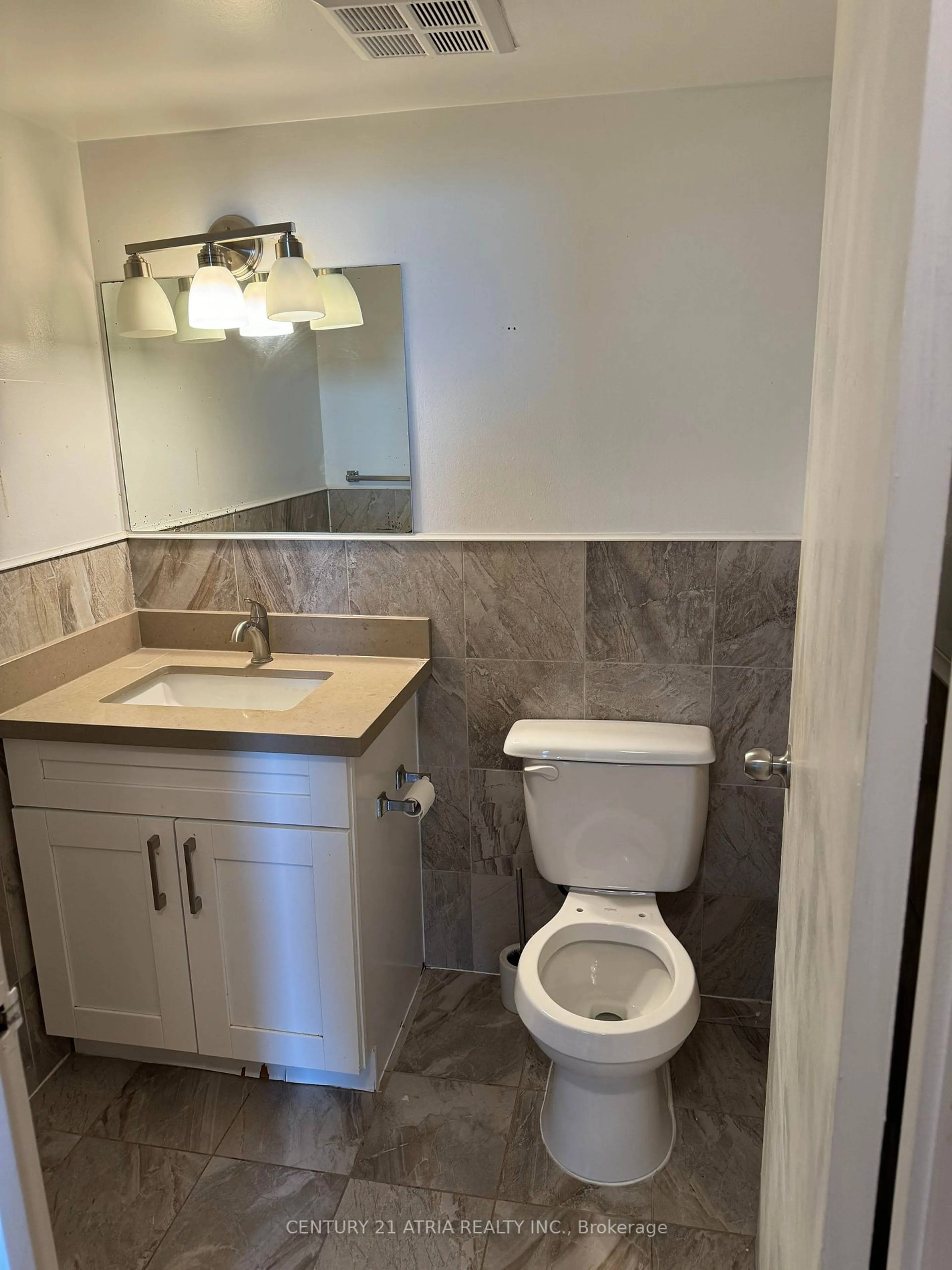 Standard bathroom, unknown floor for 100 Wingarden Crt #1513, Toronto Ontario M1B 0A4