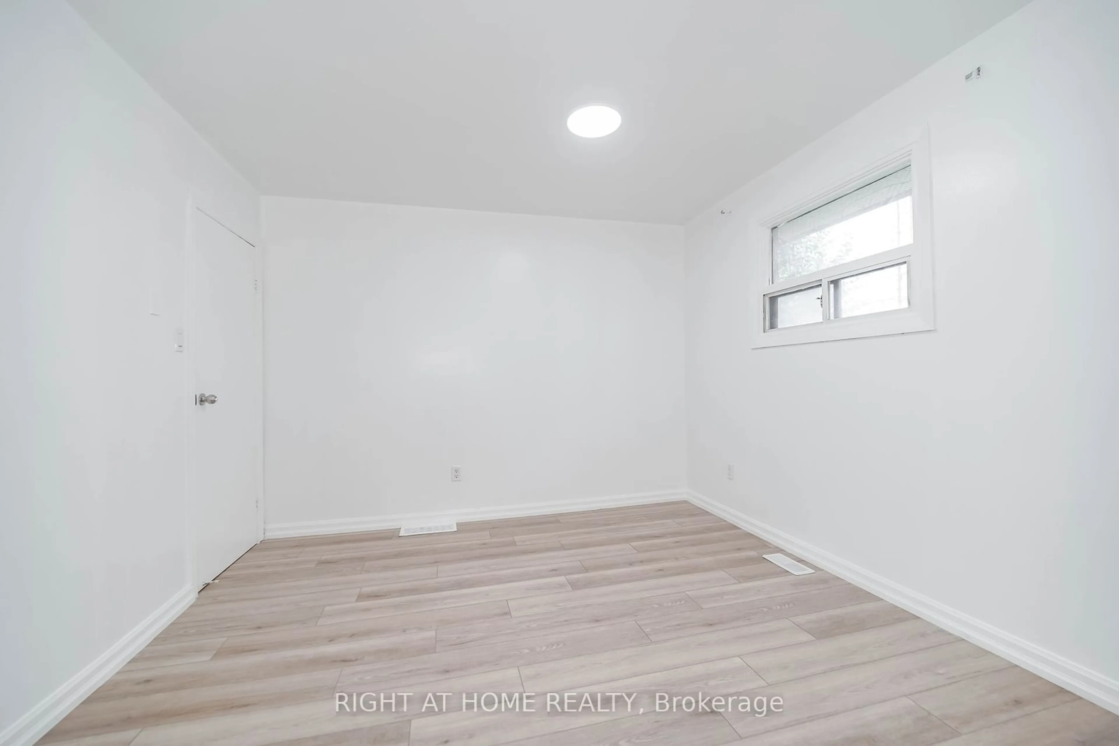 A pic of a room for 4456 Lawrence Ave, Toronto Ontario M1E 2T9