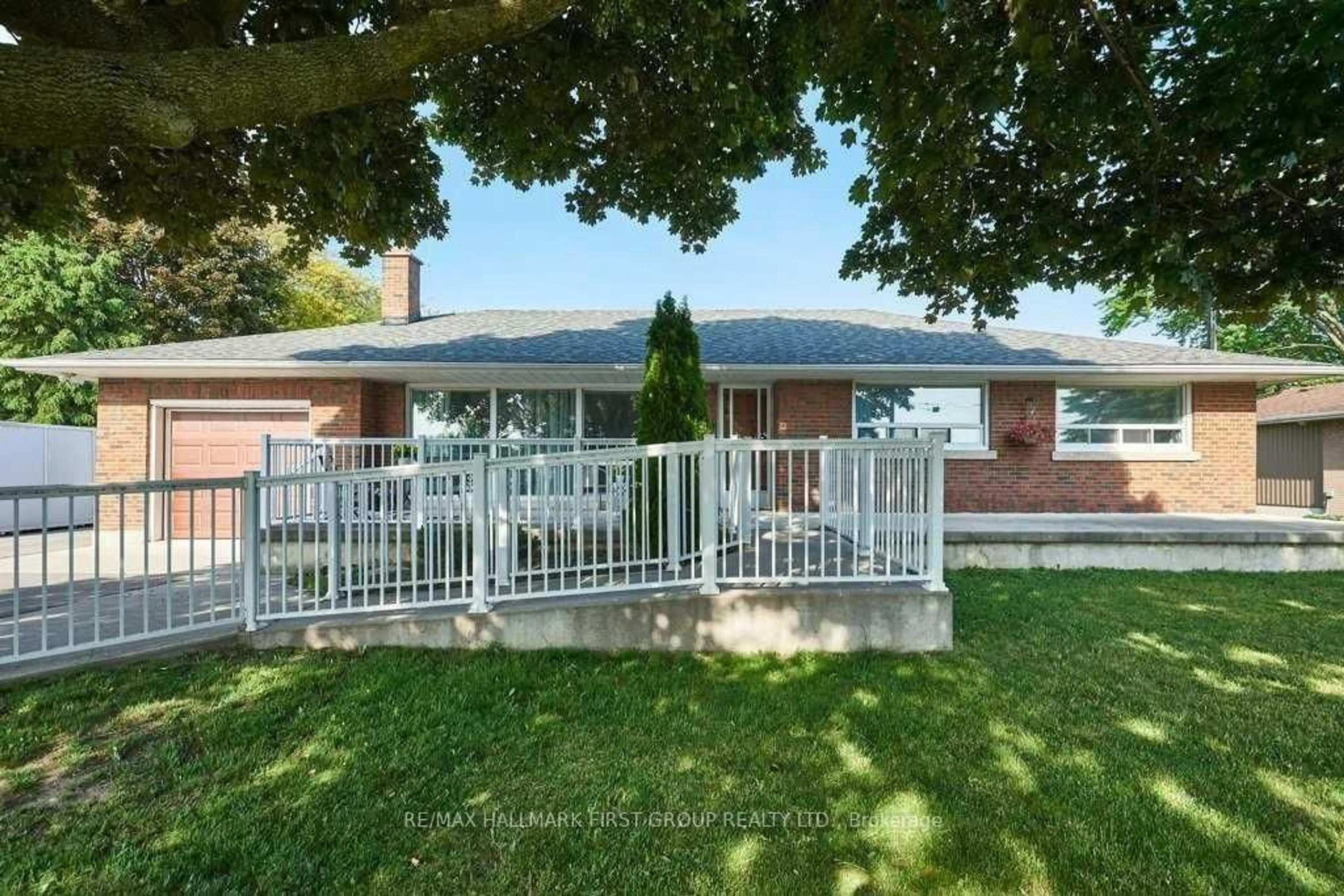 Frontside or backside of a home for 11 Jane Ave, Clarington Ontario L1E 2H9