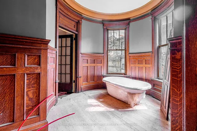 Additional property image - 3025 Queen St