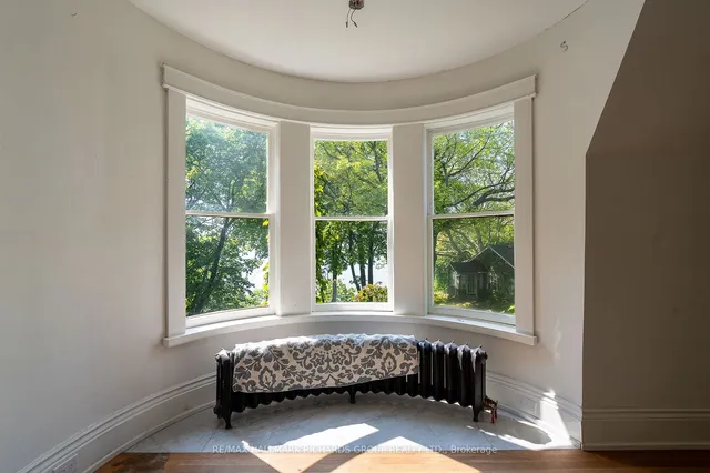 Additional property image - 3025 Queen St