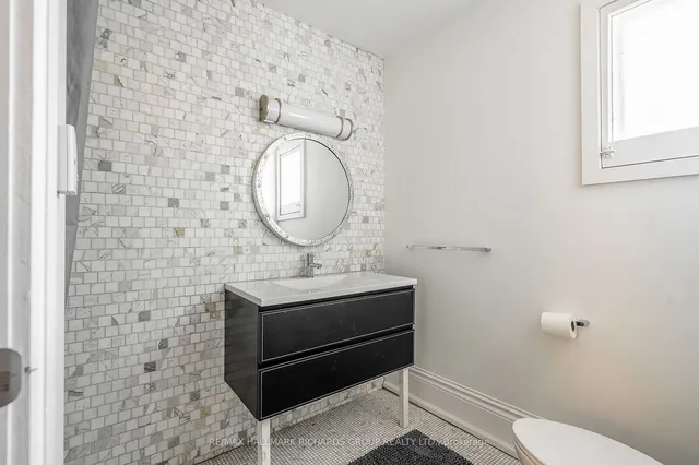 Additional property image - 3025 Queen St