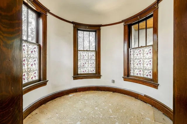 Additional property image - 3025 Queen St