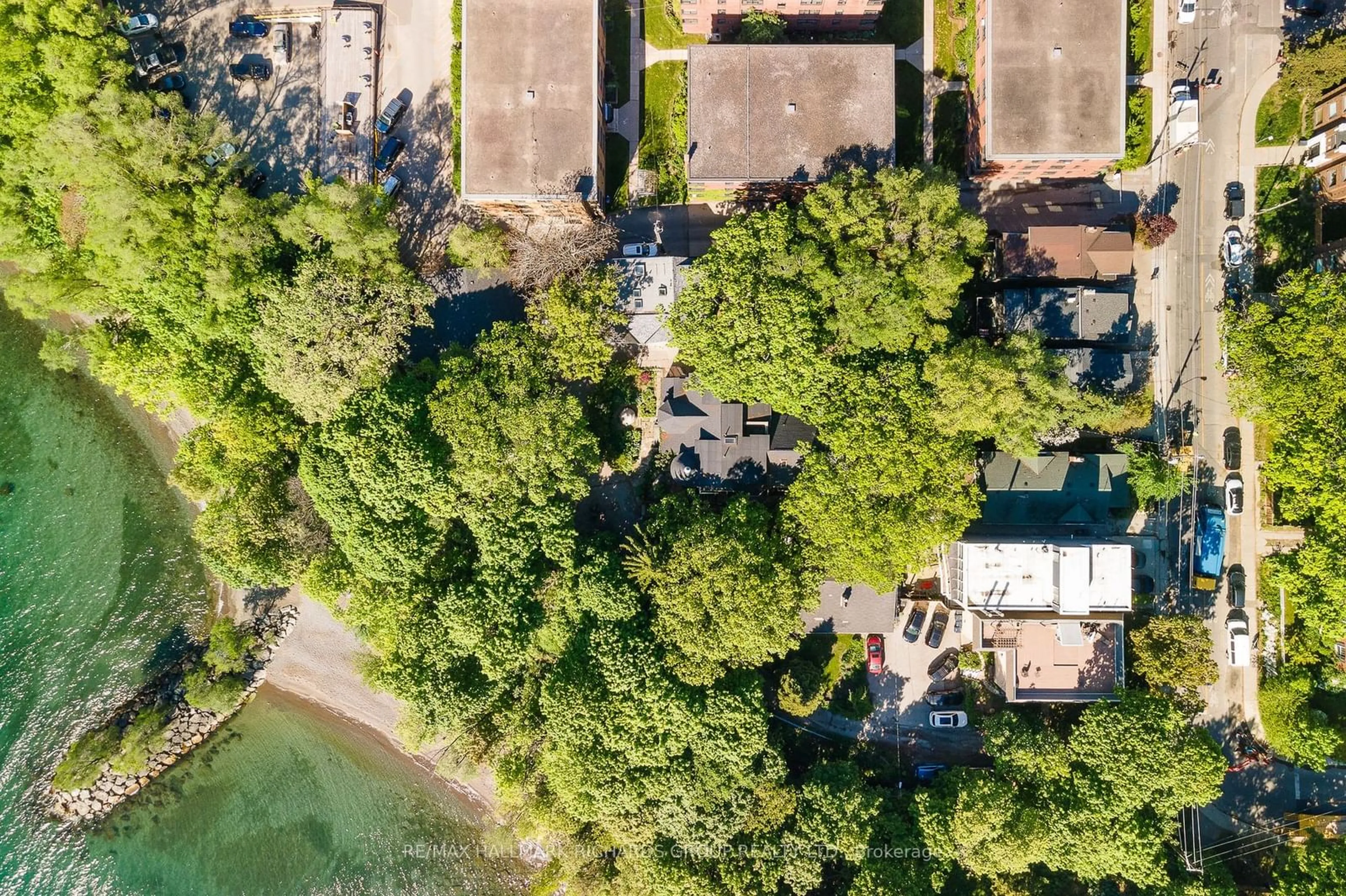 A pic from outside/outdoor area/front of a property/back of a property/a pic from drone, water/lake/river/ocean view for 3025 Queen St, Toronto Ontario M1N 1A5