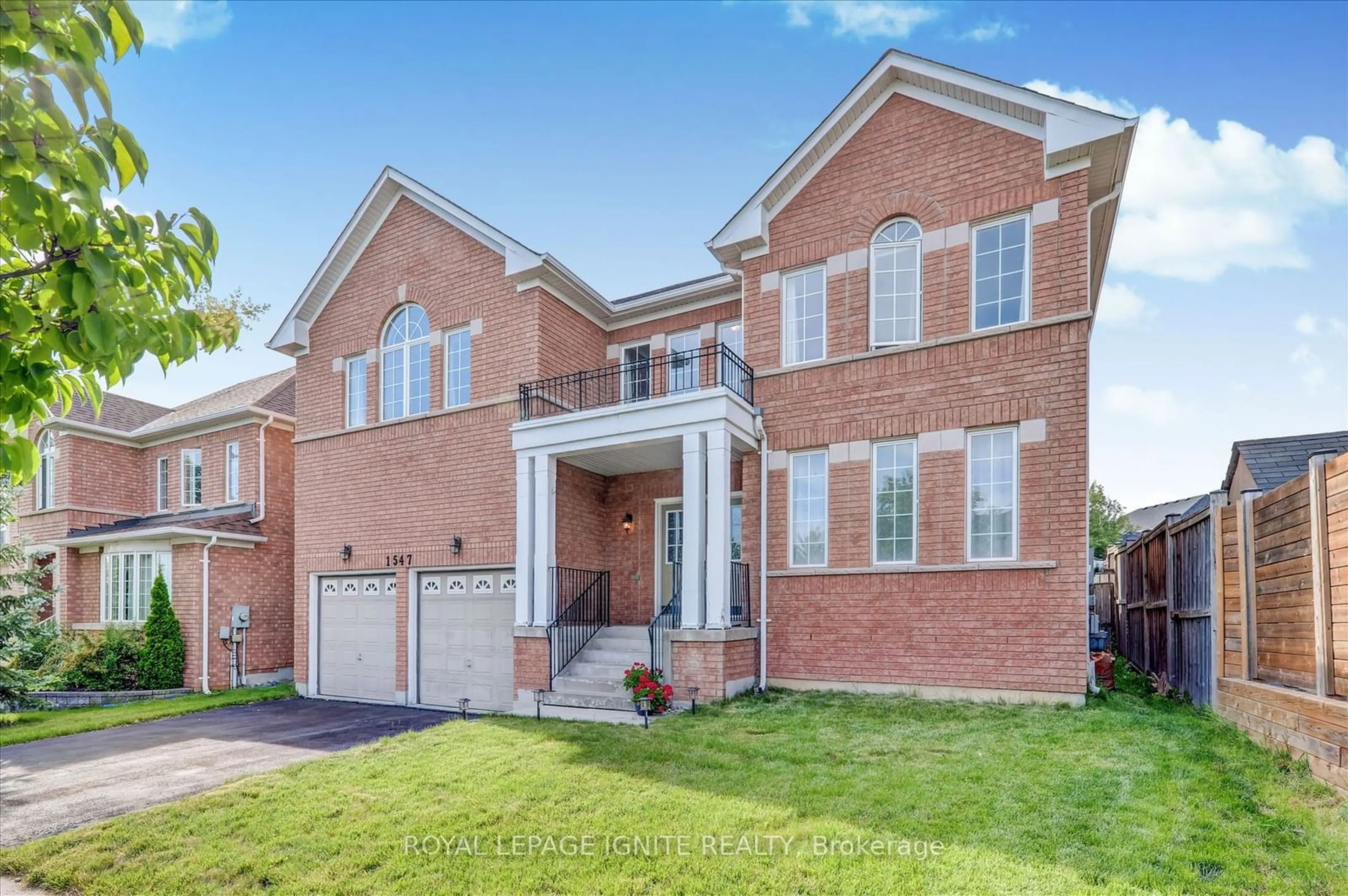 Home with brick exterior material for 1547 Spencely Dr, Oshawa Ontario L1K 0A7