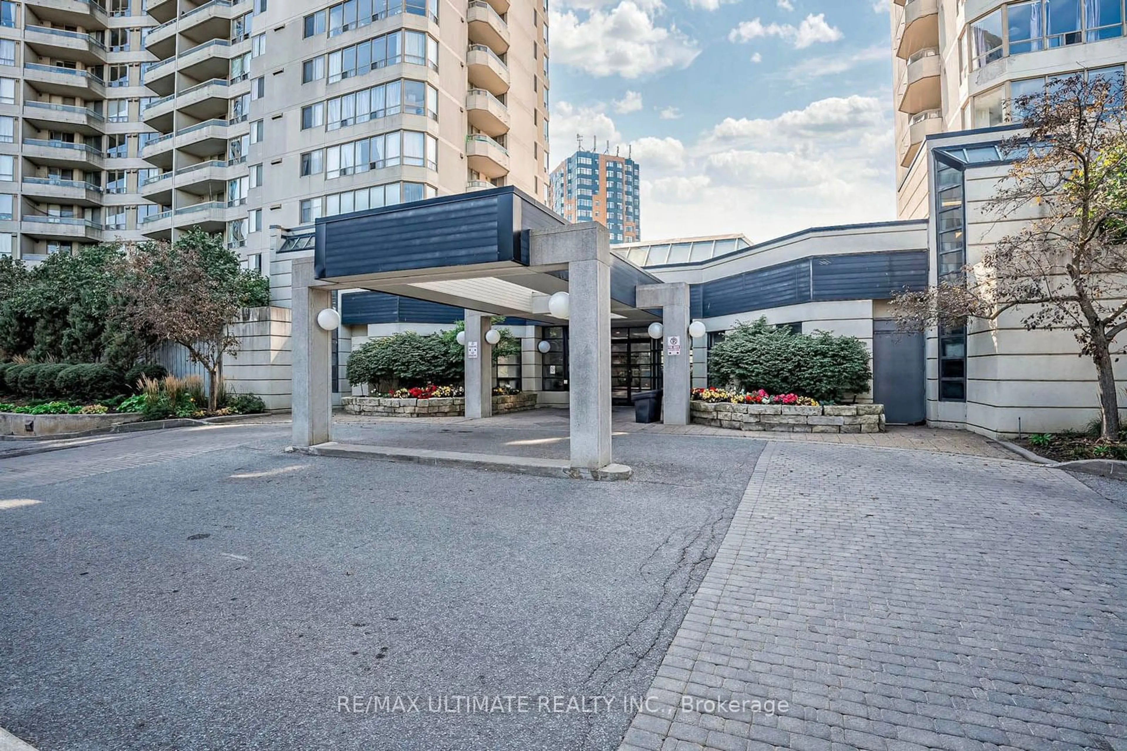 A pic from exterior of the house or condo for 160 Alton Towers Circ #1710, Toronto Ontario M1V 4X8