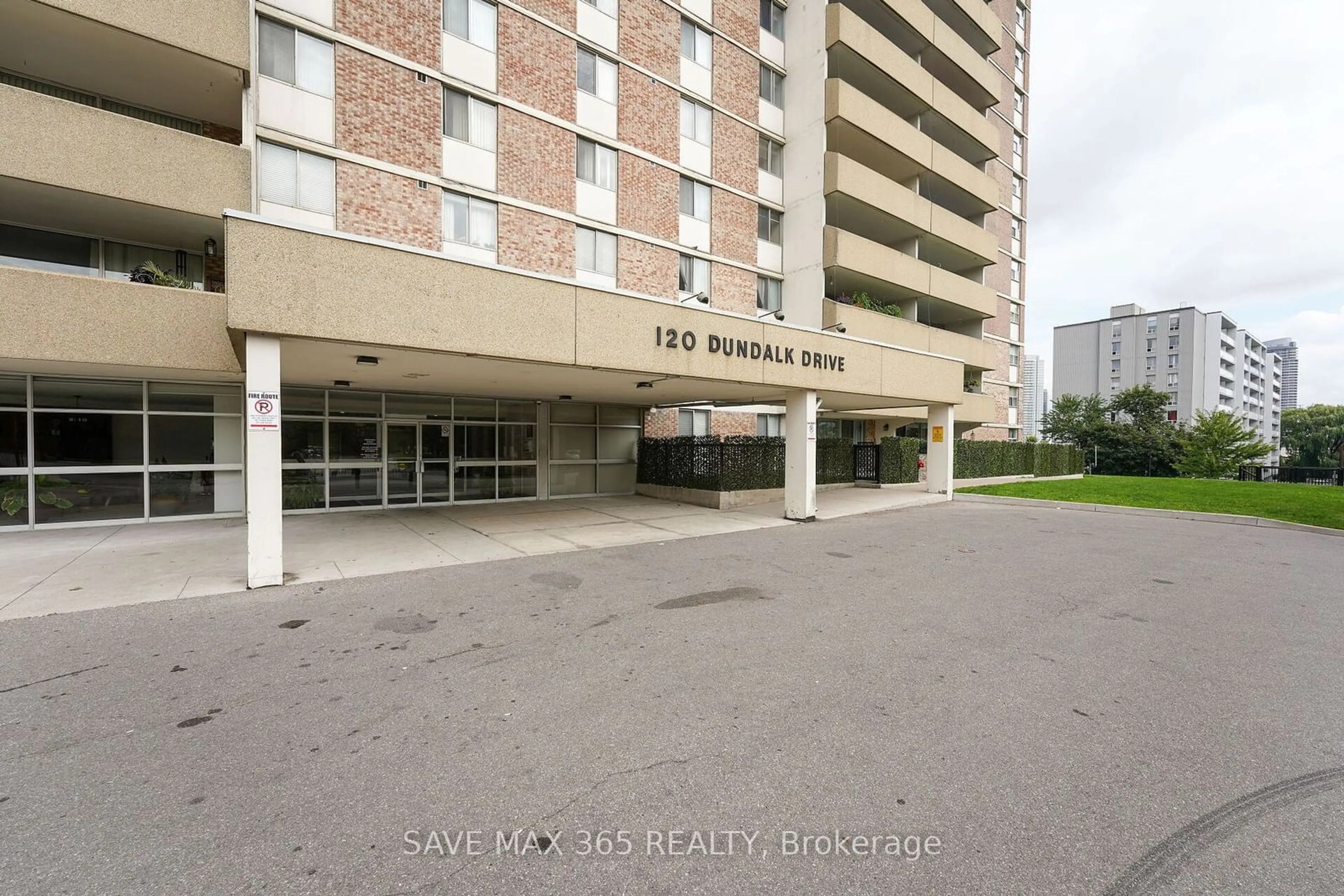 A pic from exterior of the house or condo for 120 Dundalk Dr #312, Toronto Ontario M1P 4V9