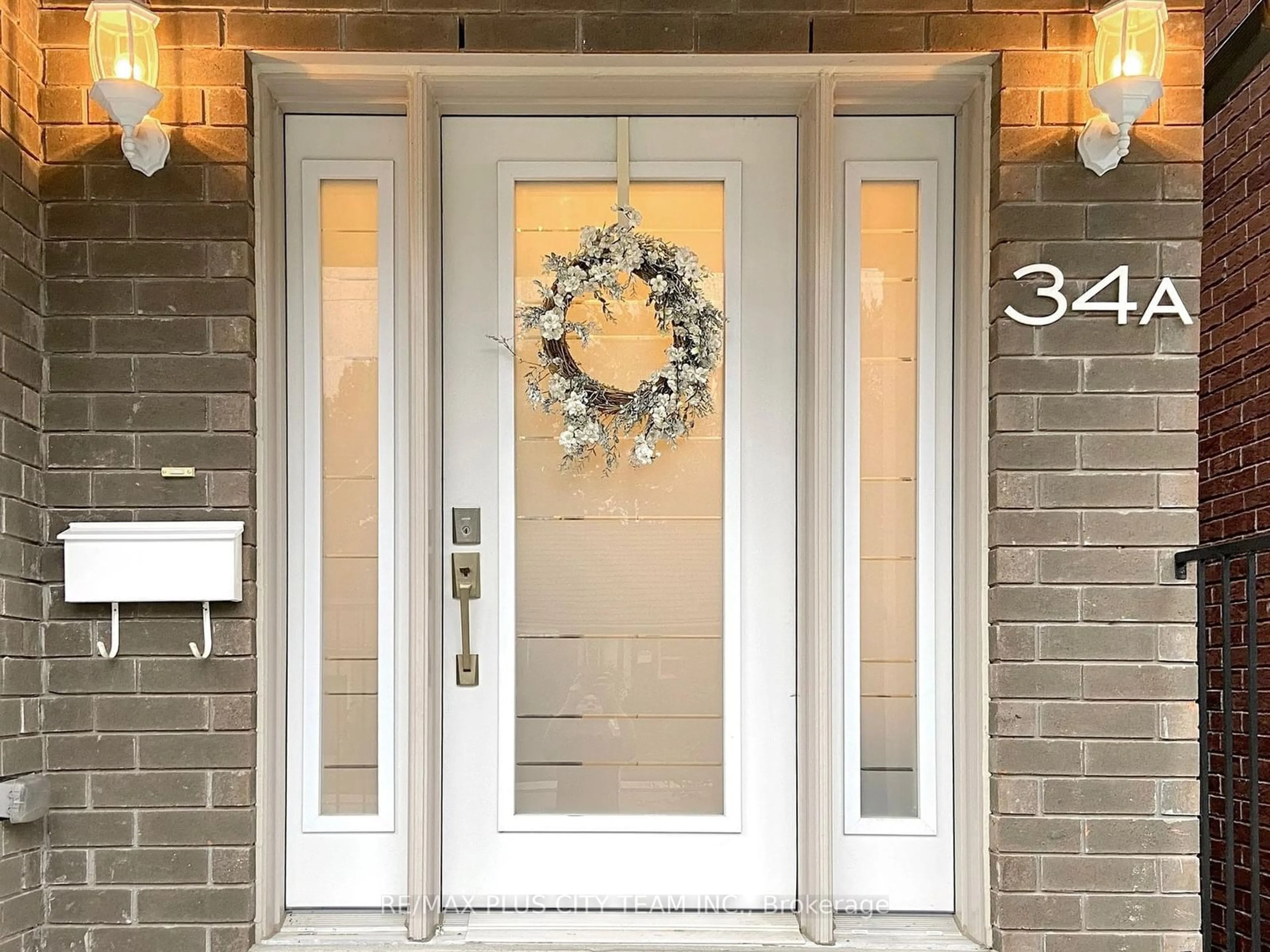 Indoor entryway for 34A Maybourne Ave, Toronto Ontario M1L 2V8