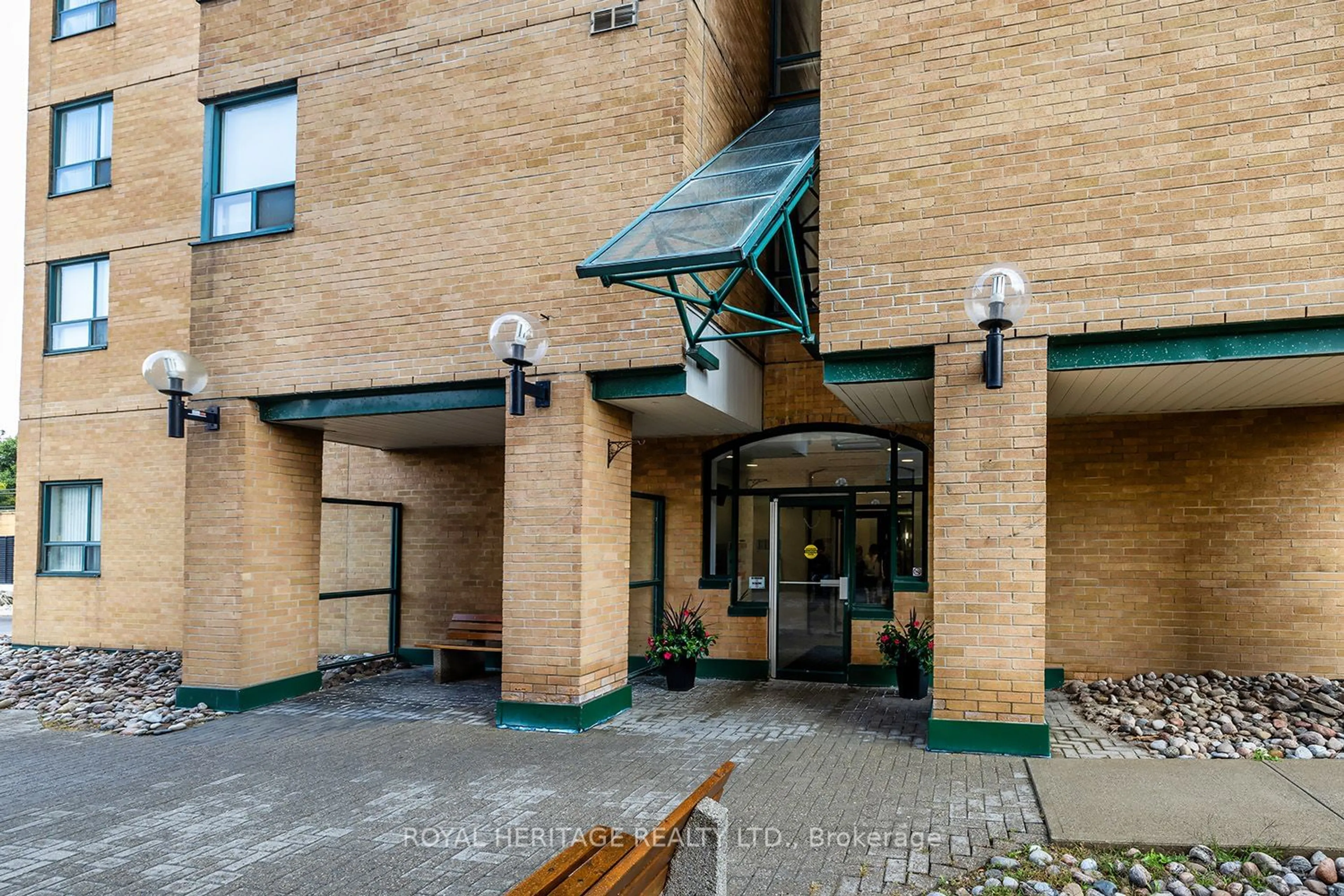 Indoor foyer for 1665 Pickering Pkwy #606, Pickering Ontario L1V 6L4