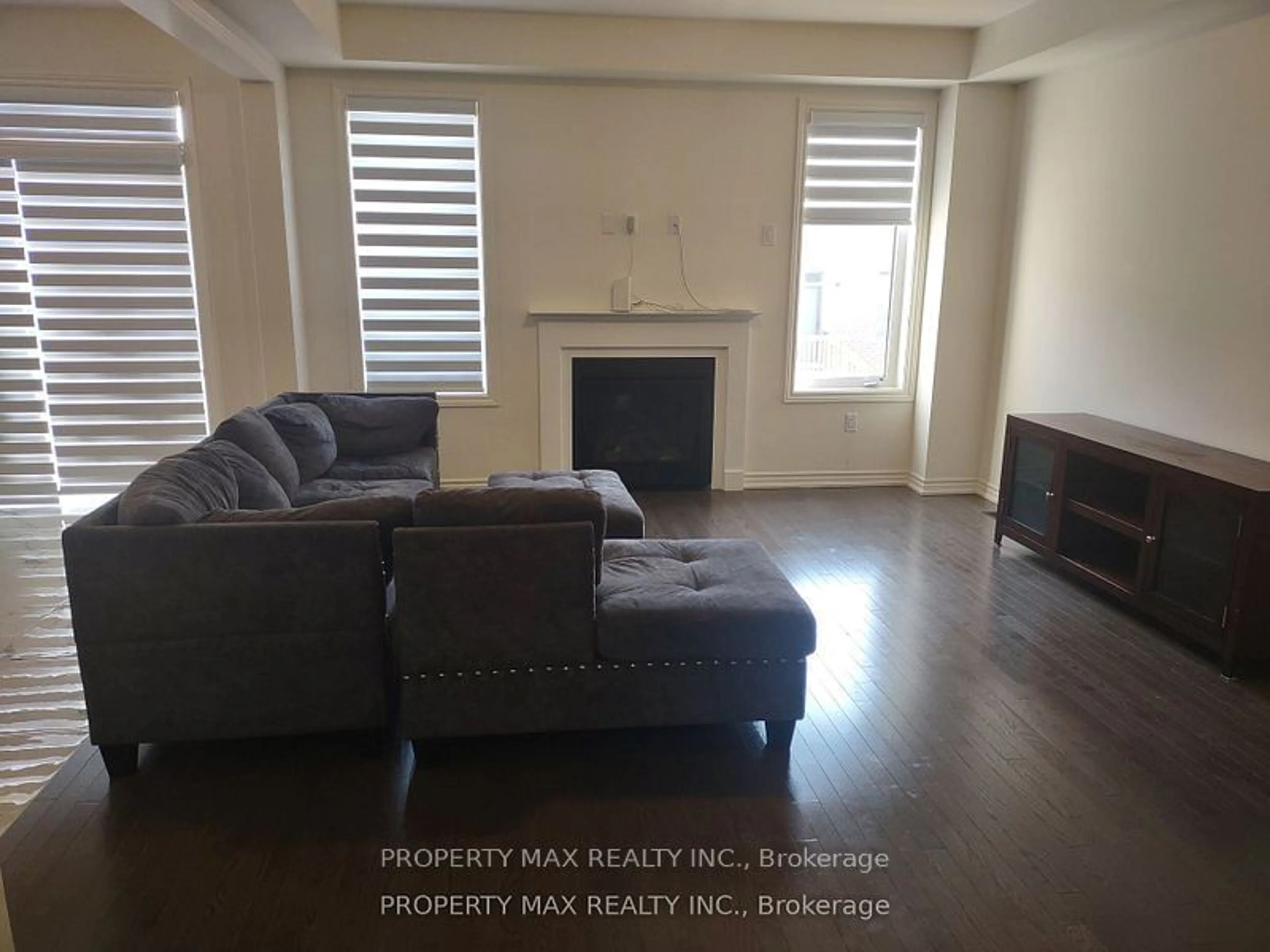 Living room, wood floors for 1259 Plymouth Dr, Oshawa Ontario L1H 8L7