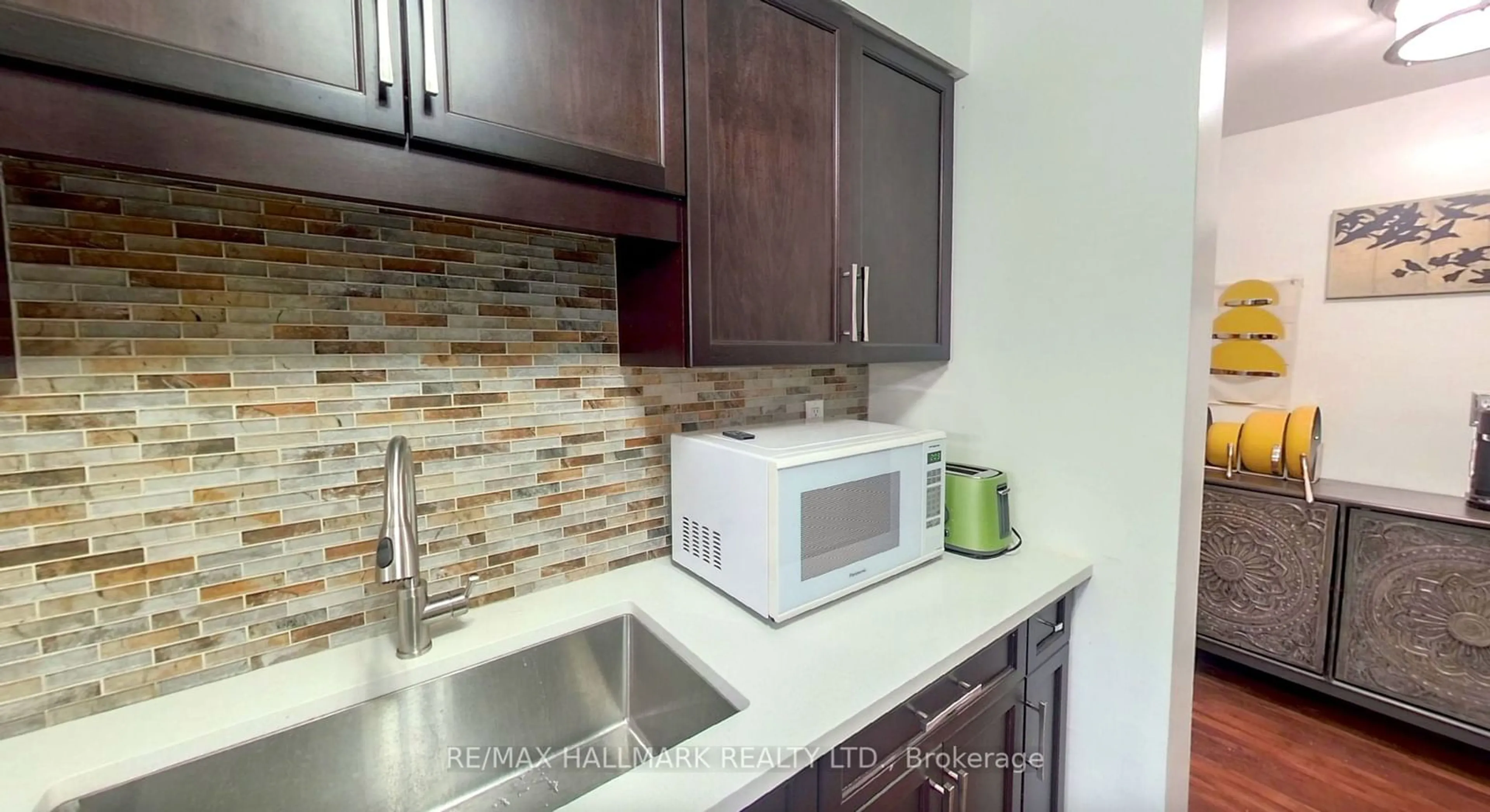 Standard kitchen, mountain for 270 Palmdale Dr #310, Toronto Ontario M1T 3N8