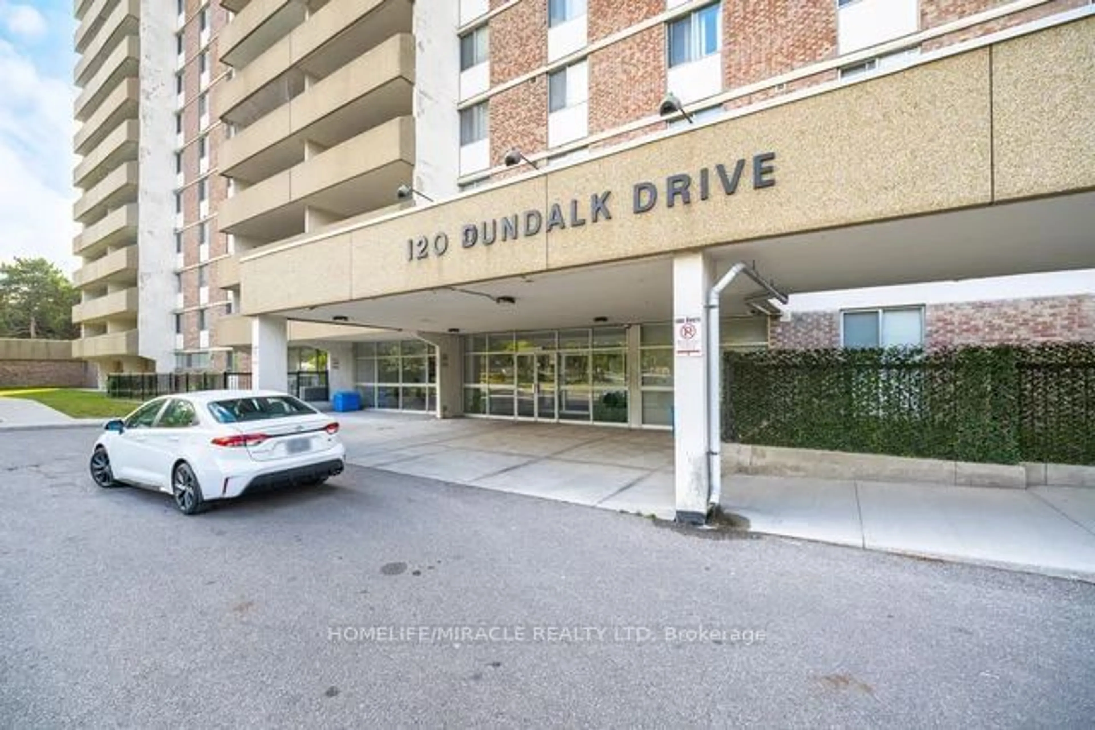 Outside view for 120 Dundalk Dr #1008, Toronto Ontario M1P 4V9