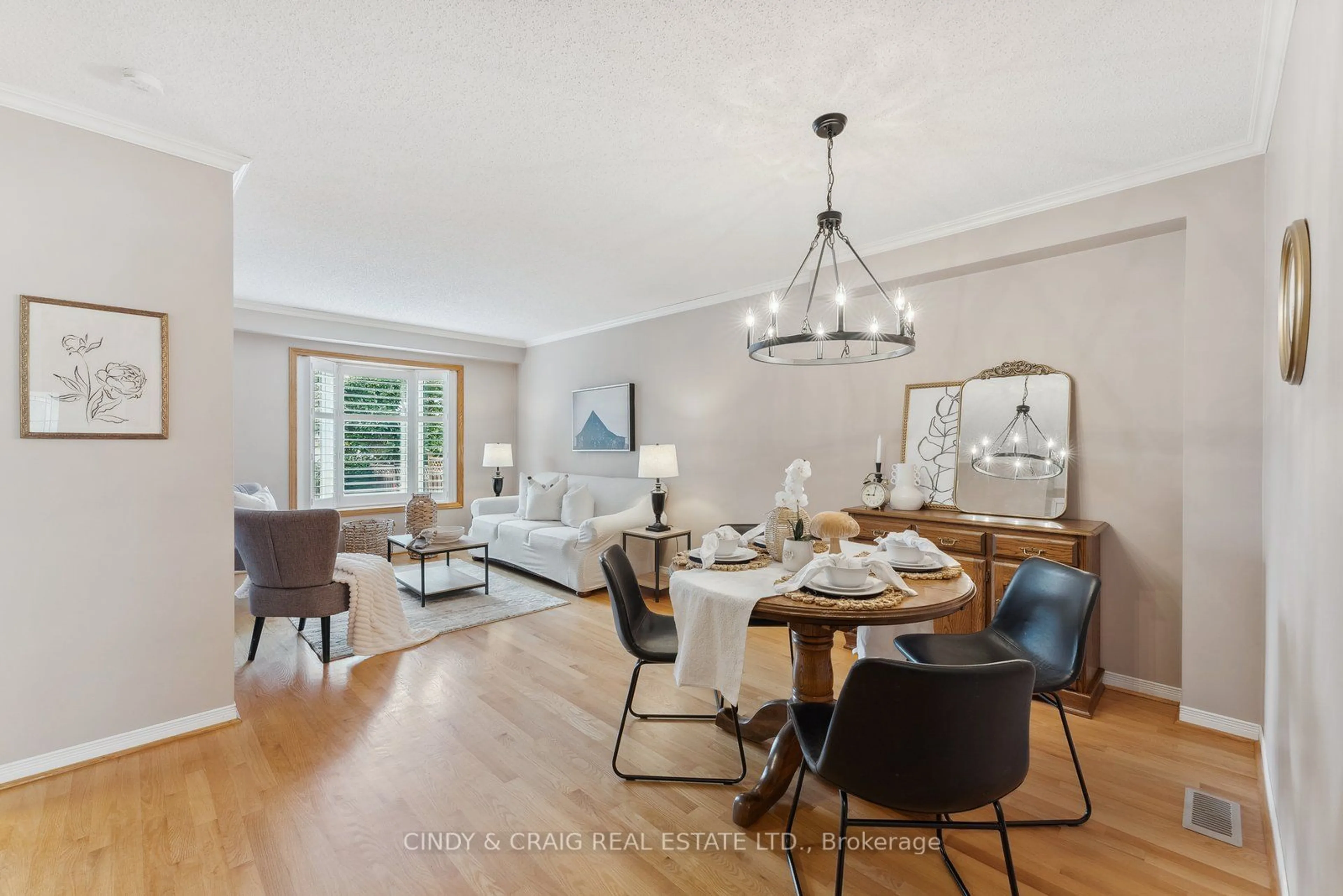 Dining room for 35 Windham Cres, Clarington Ontario L1E 1Y3