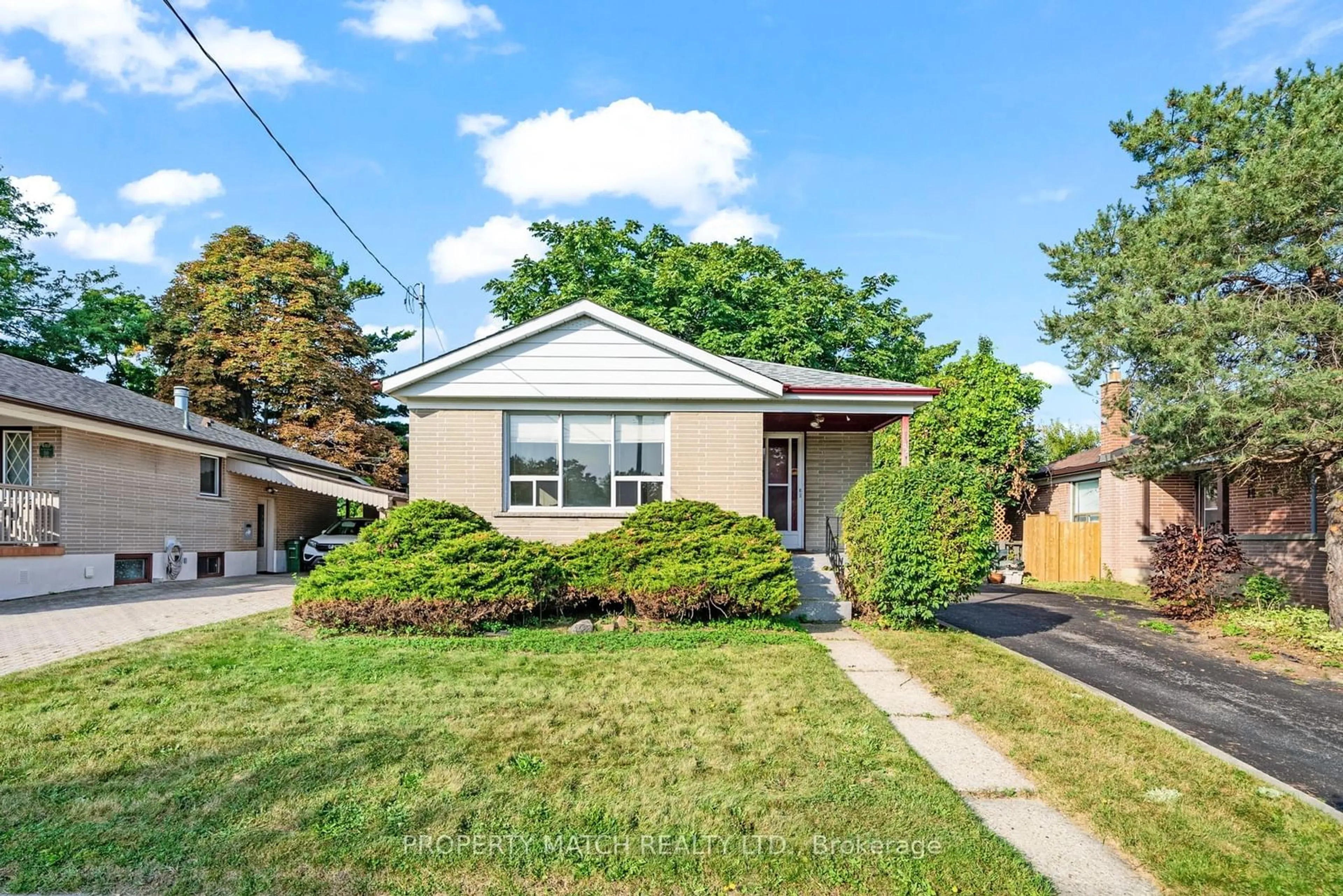 Frontside or backside of a home for 22 Farmbrook Rd, Toronto Ontario M1J 2S4