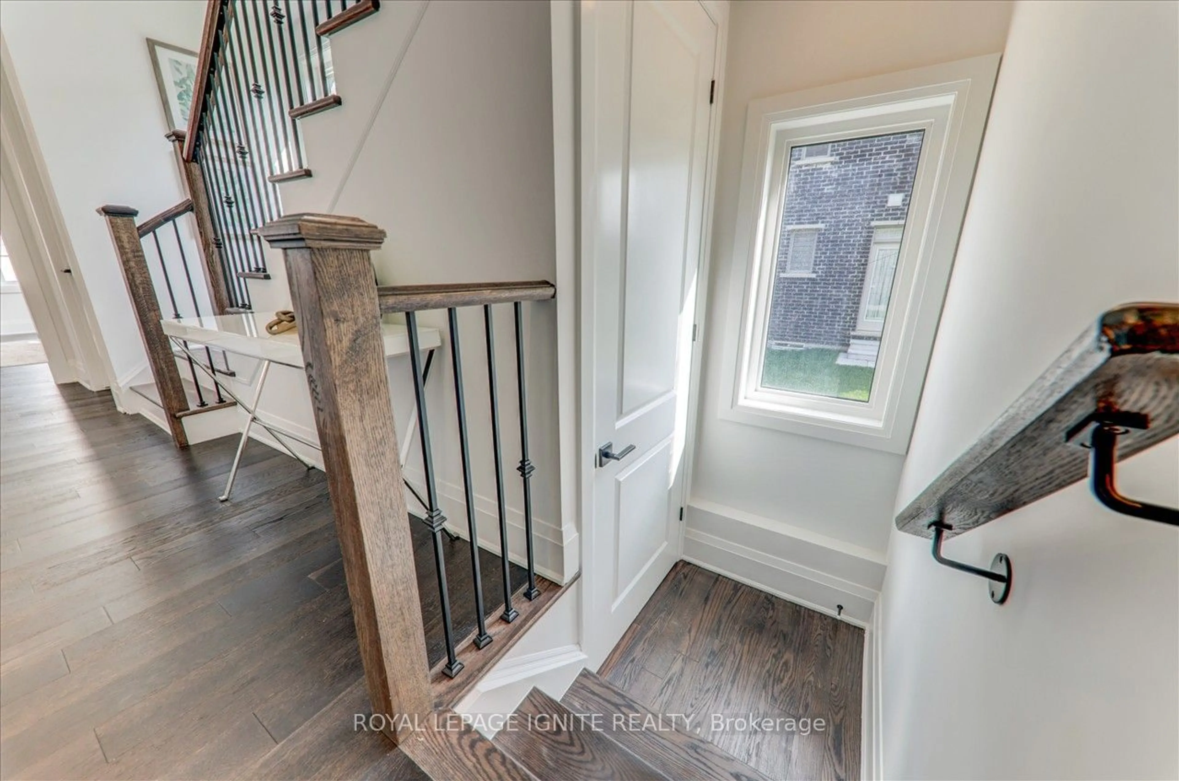 Indoor entryway for 3077 Paperbirch Tr, Pickering Ontario L1X 0N9