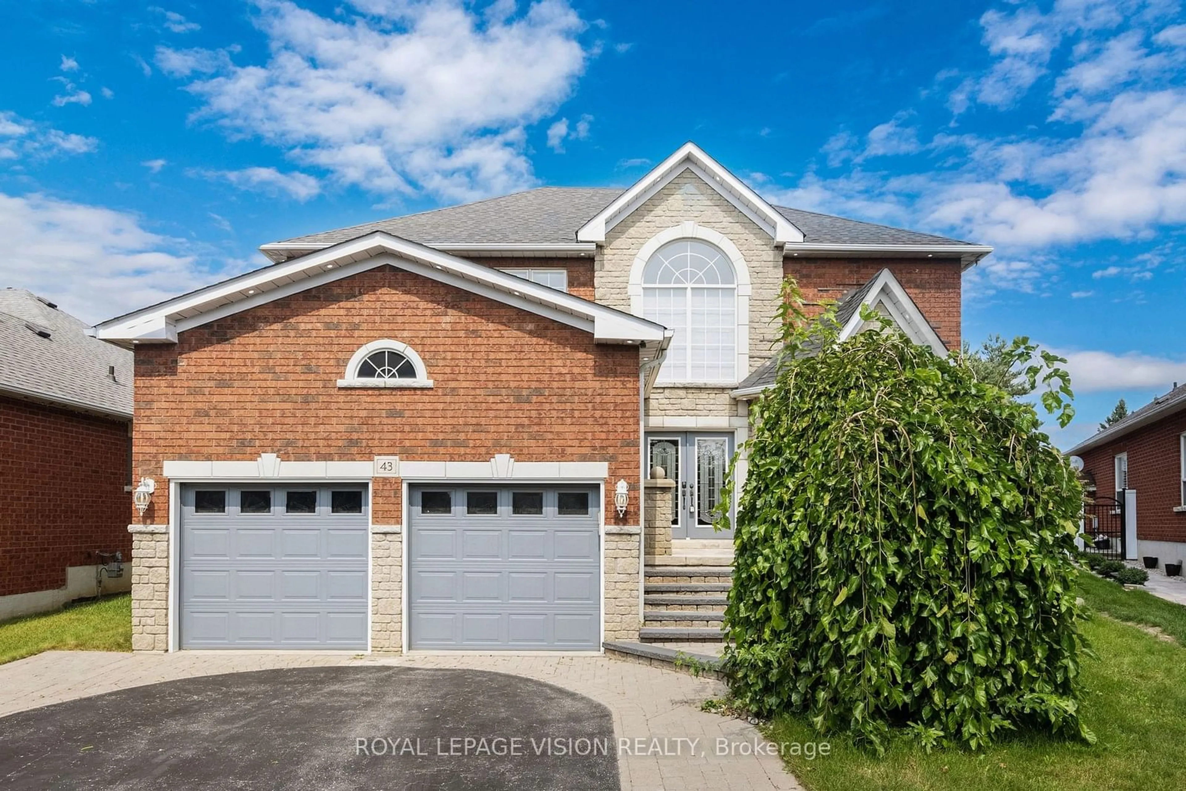 Frontside or backside of a home for 43 Mac Carl Cres, Whitby Ontario L1R 2T6