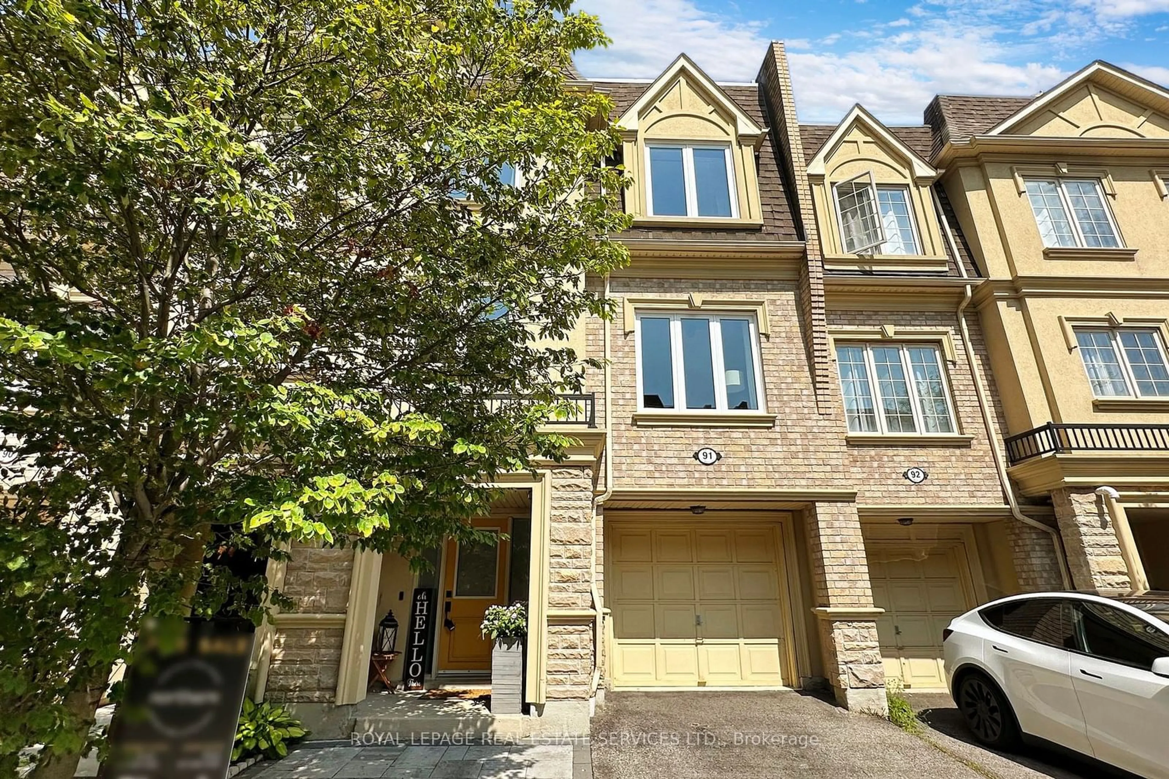 A pic from exterior of the house or condo, the street view for 1250 Saint Martins Dr #91, Pickering Ontario L1W 0A2