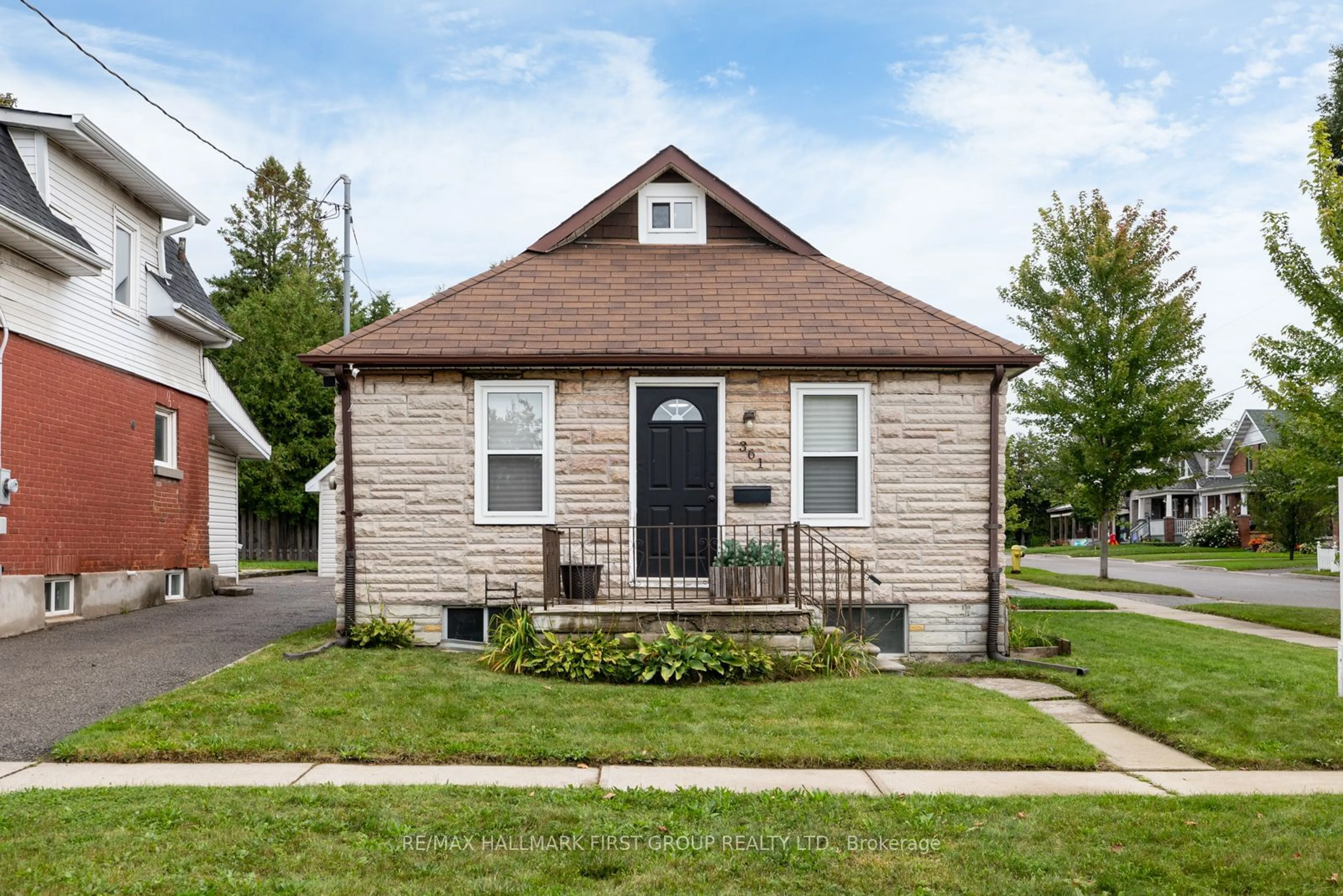 Frontside or backside of a home for 361 Verdun Rd, Oshawa Ontario L1H 5T4