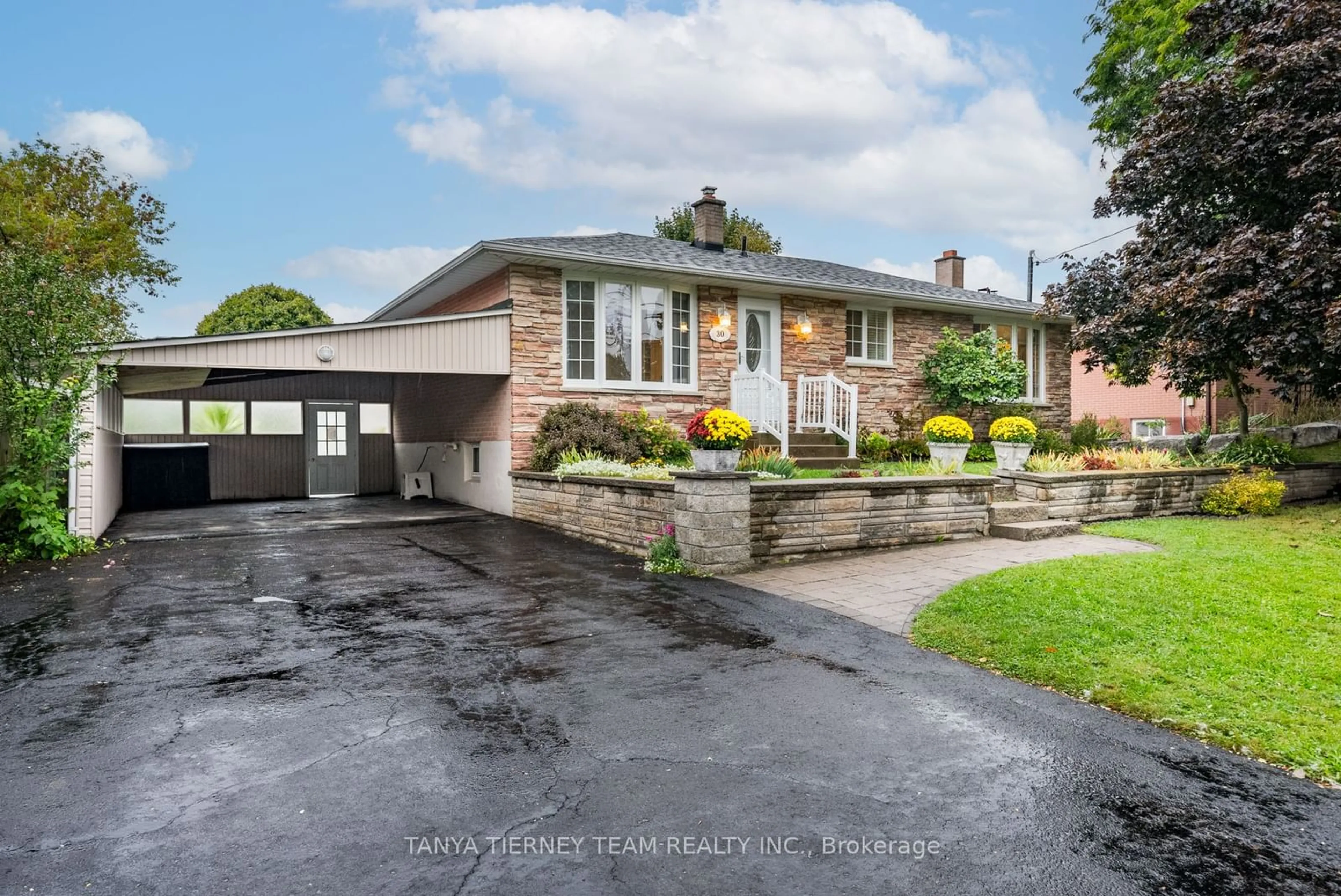 Frontside or backside of a home for 30 Ferguson Ave, Whitby Ontario L1M 1A6