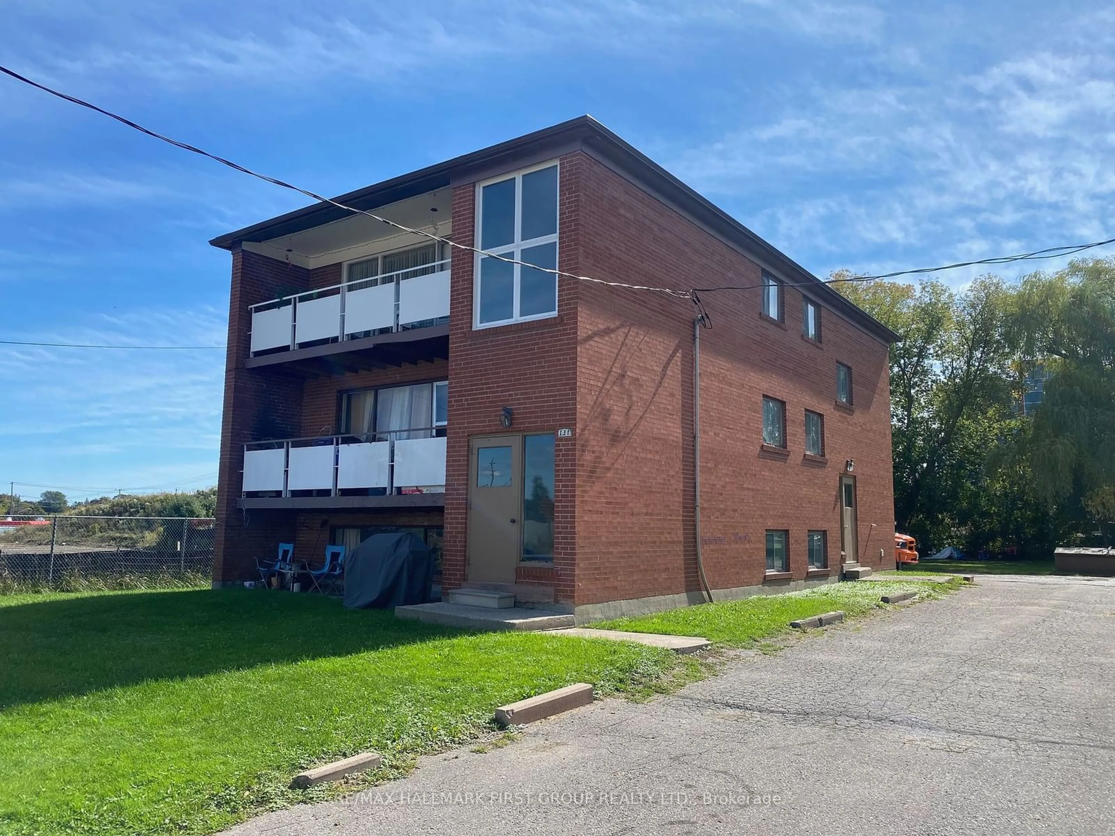 A pic from exterior of the house or condo, the front or back of building for 131 Cedar St, Whitby Ontario L1N 2N9