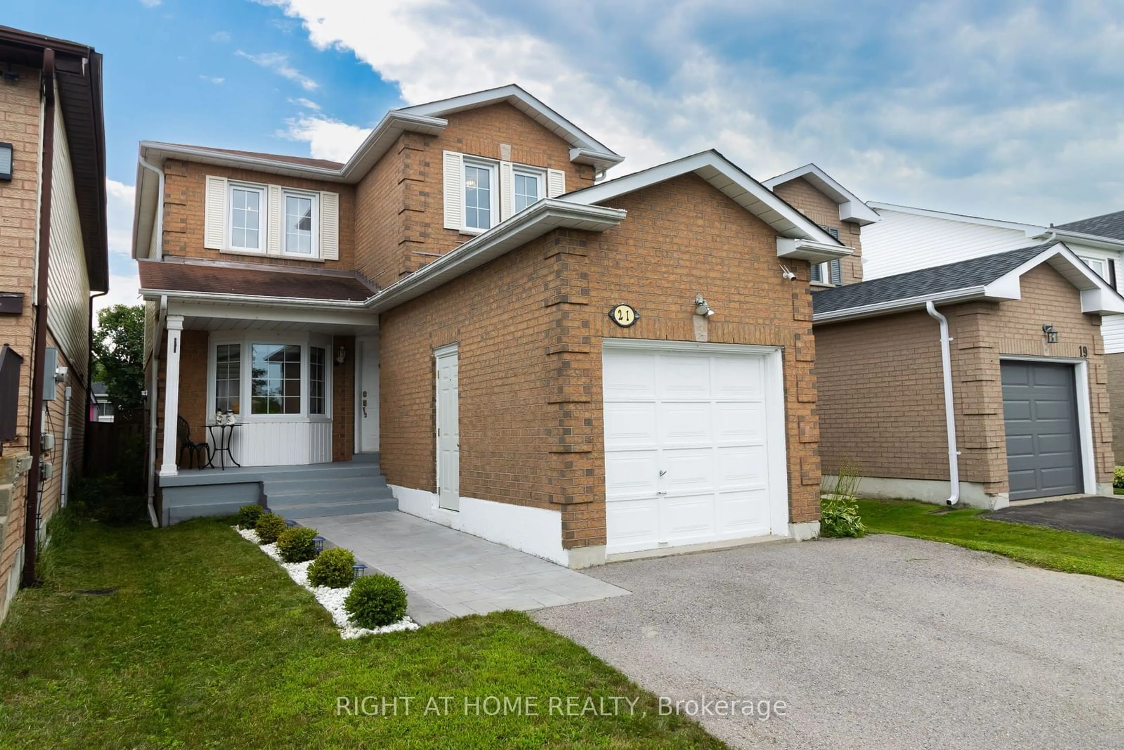 Frontside or backside of a home for 21 Moyse Dr, Clarington Ontario L1E 2V4