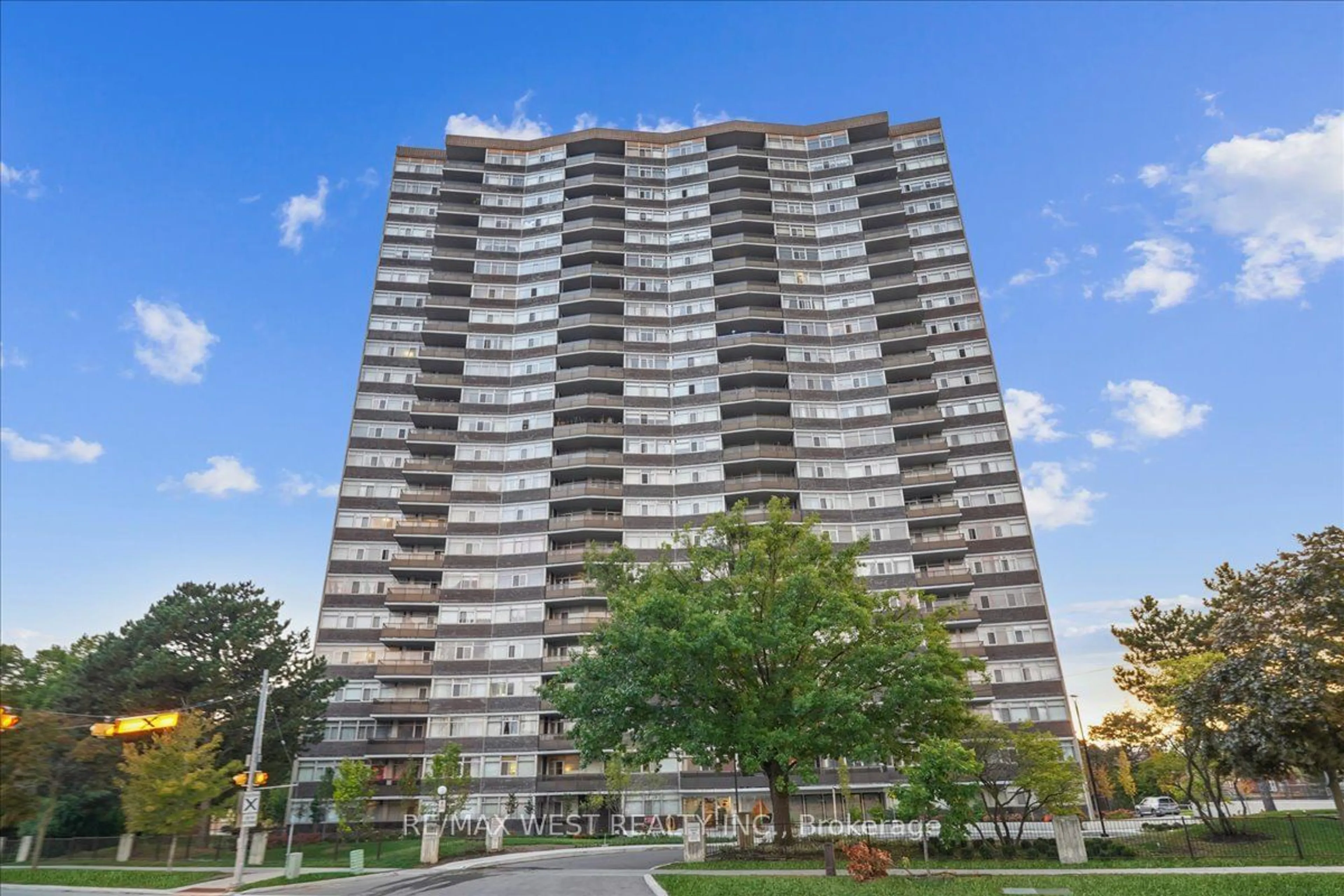 A pic from exterior of the house or condo for 3151 Bridletowne Circ #906, Toronto Ontario M1W 2T1