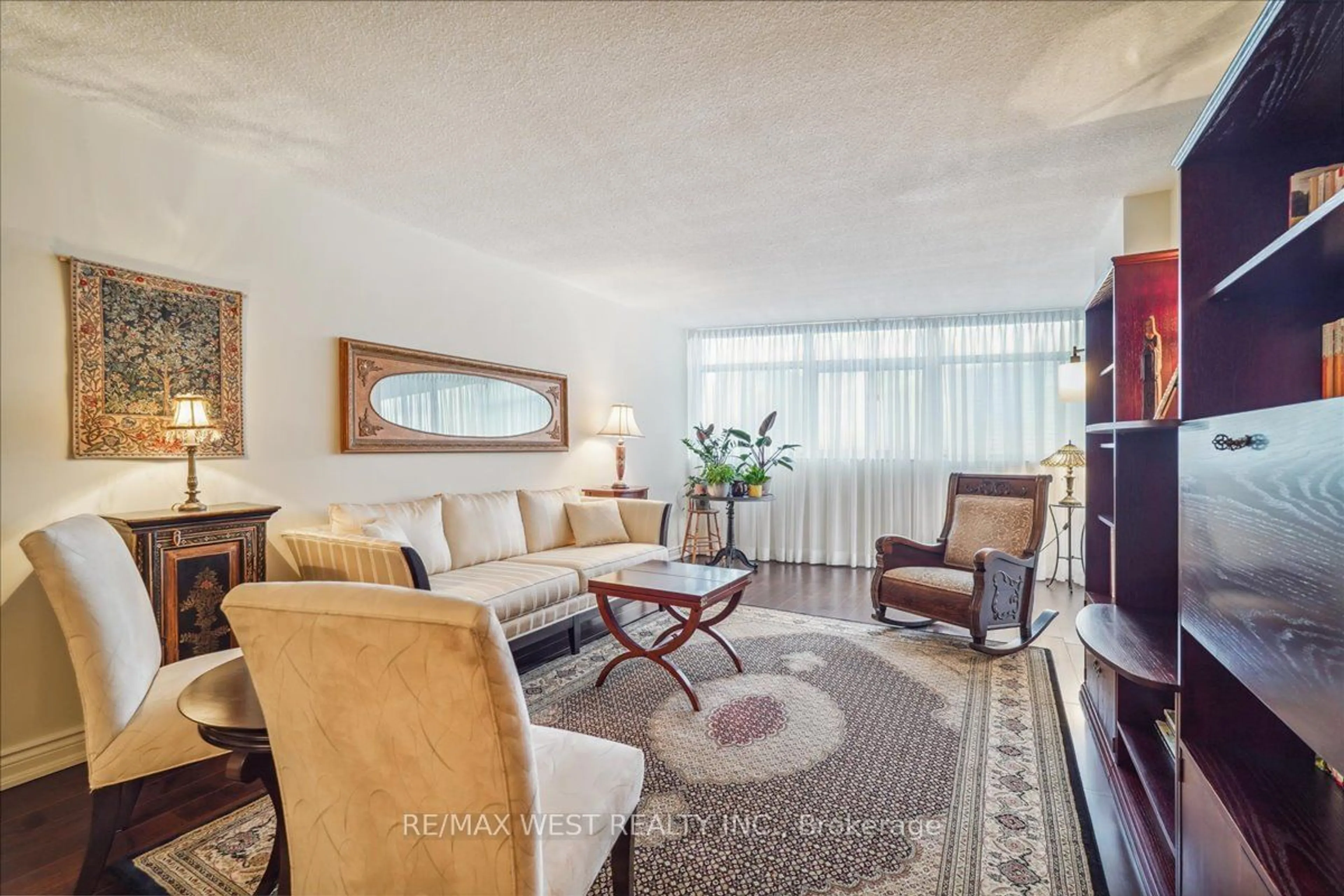 Living room for 3151 Bridletowne Circ #906, Toronto Ontario M1W 2T1