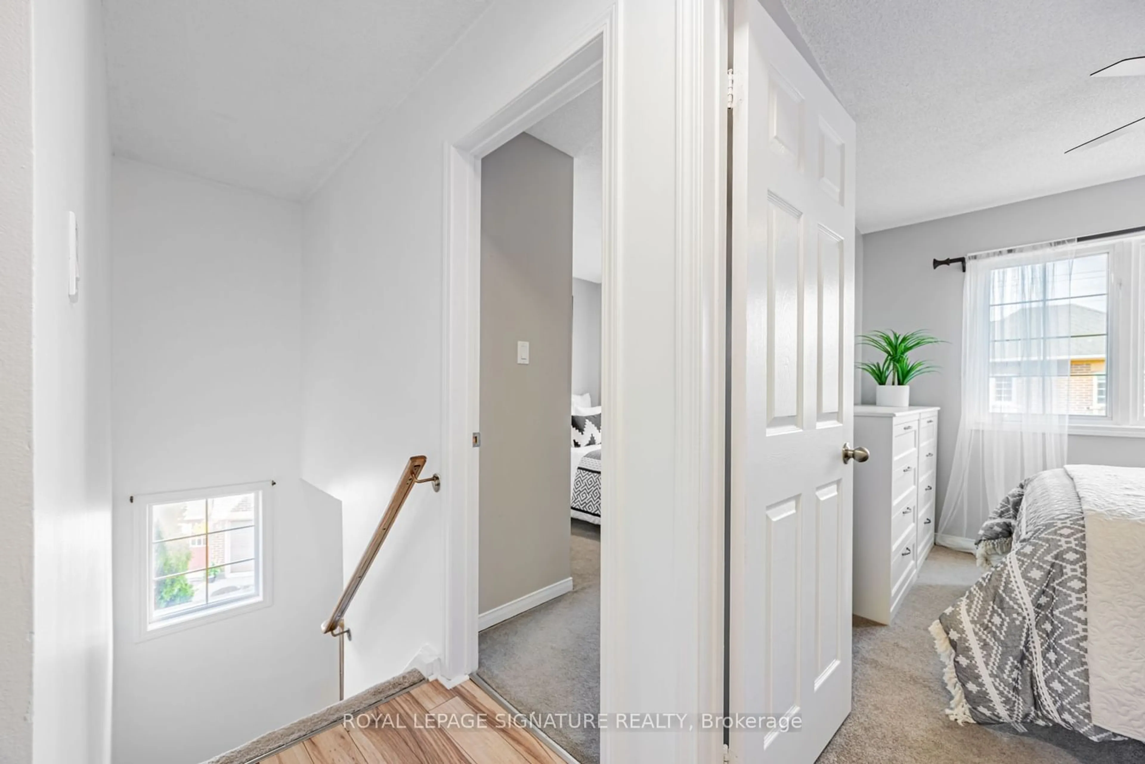 Indoor entryway, wood floors for 1735 Walnut Lane #41, Pickering Ontario L1V 6Z8