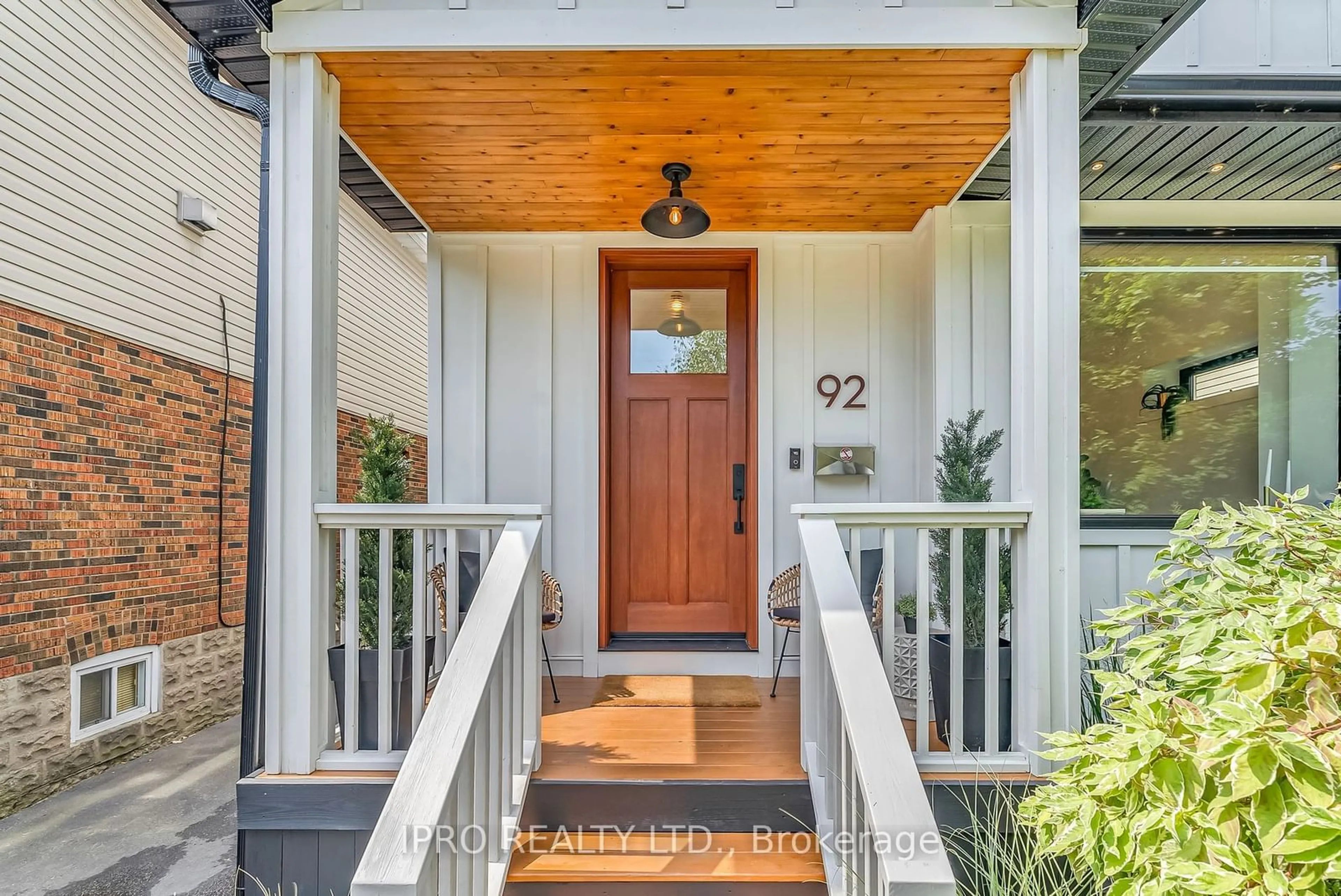 Indoor entryway, wood floors for 92 Dunington Dr, Toronto Ontario M1N 3E3