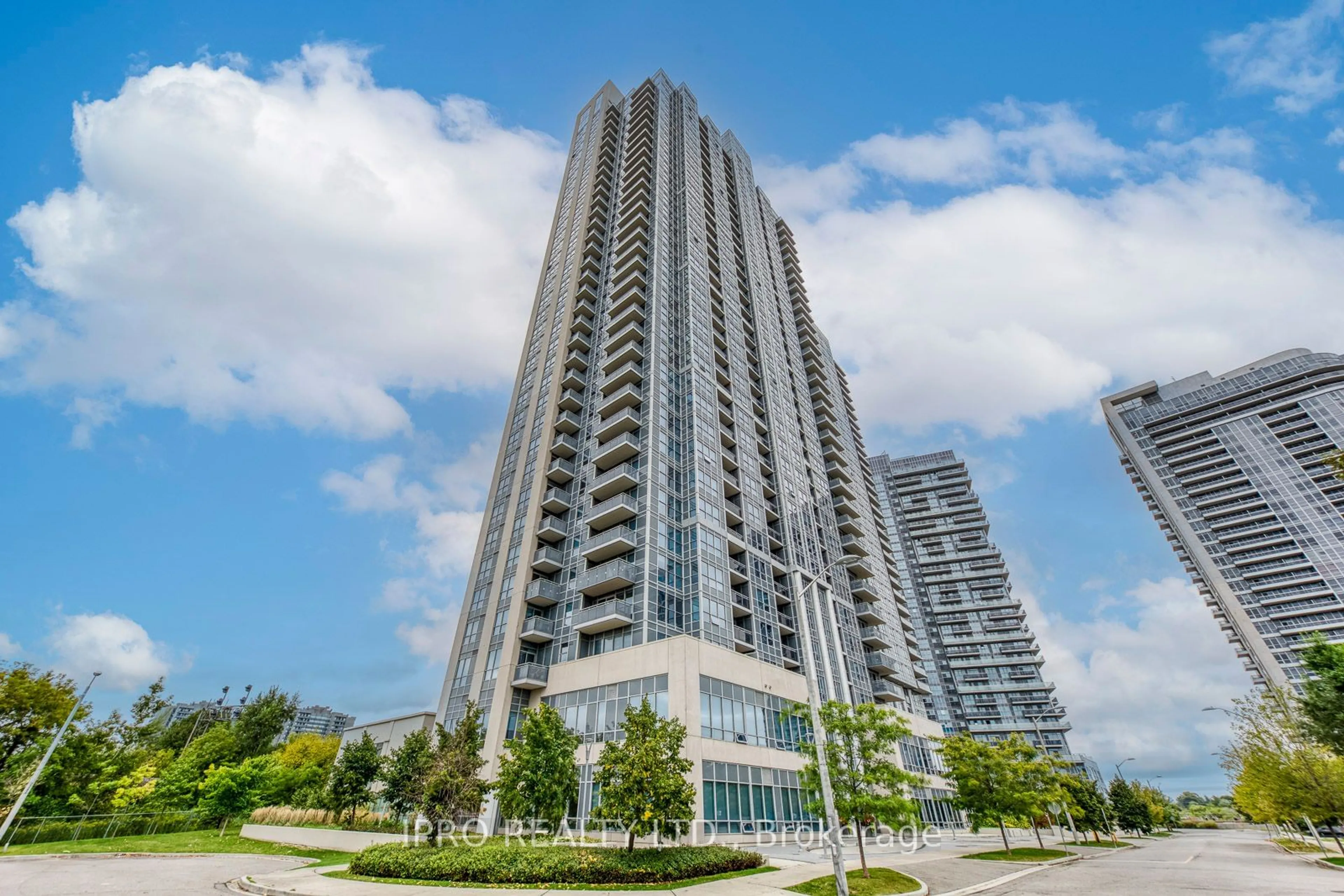 A pic from exterior of the house or condo for 275 Village Green Sq #1015, Toronto Ontario M1S 0L8