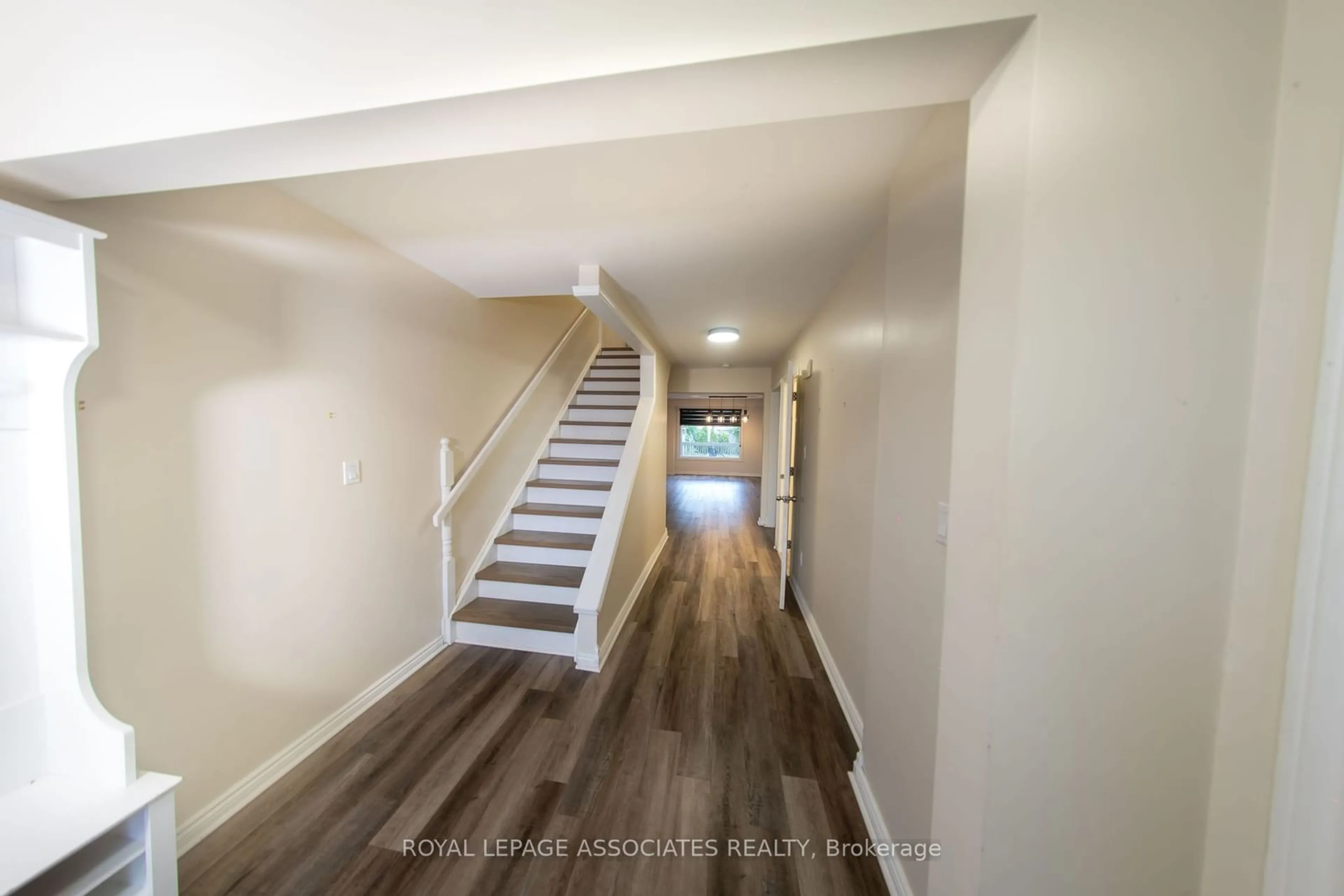 Indoor foyer, wood floors for 75 Alonna St, Clarington Ontario L1C 3P7