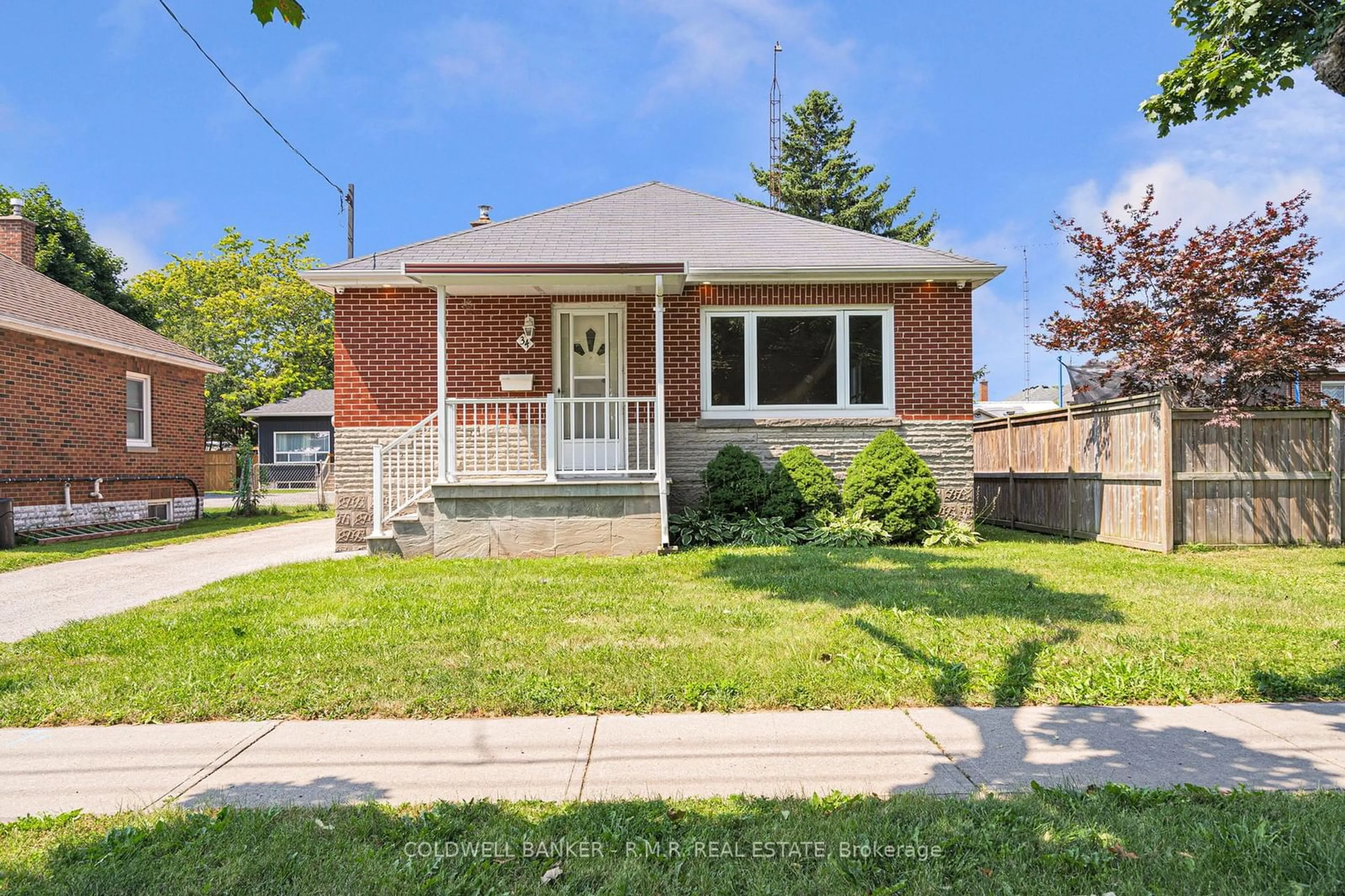 Frontside or backside of a home for 34 Simpson Ave, Clarington Ontario L1C 2H7