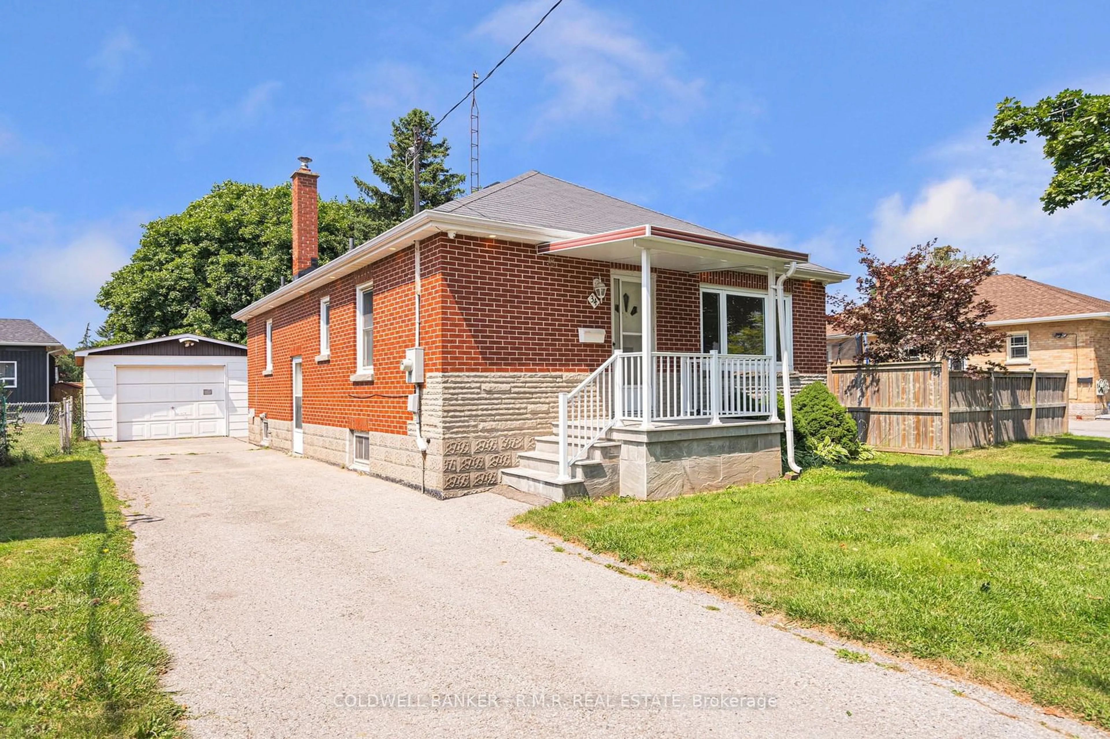 Frontside or backside of a home for 34 Simpson Ave, Clarington Ontario L1C 2H7