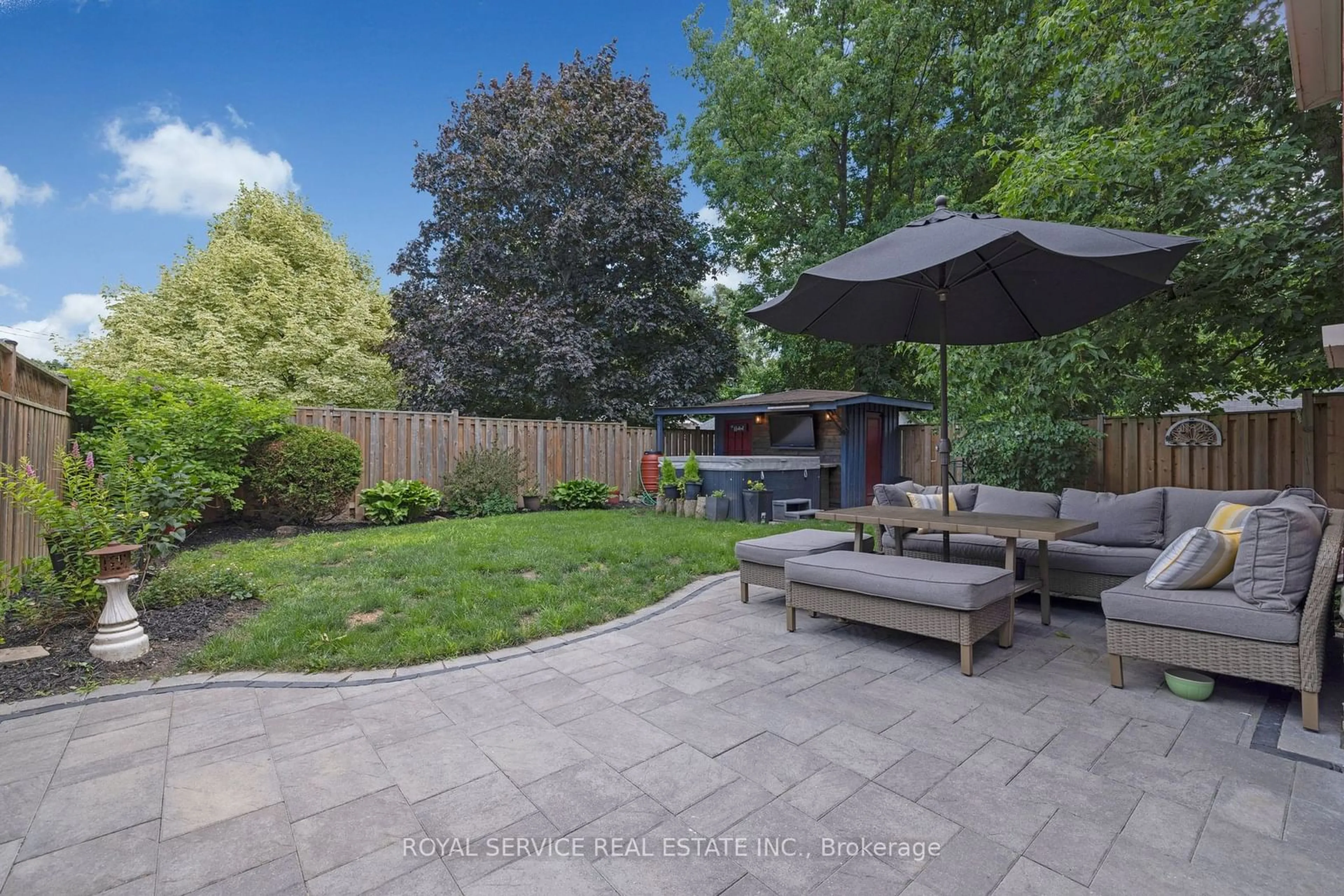 Patio for 5277 Main St, Clarington Ontario L0B 1M0