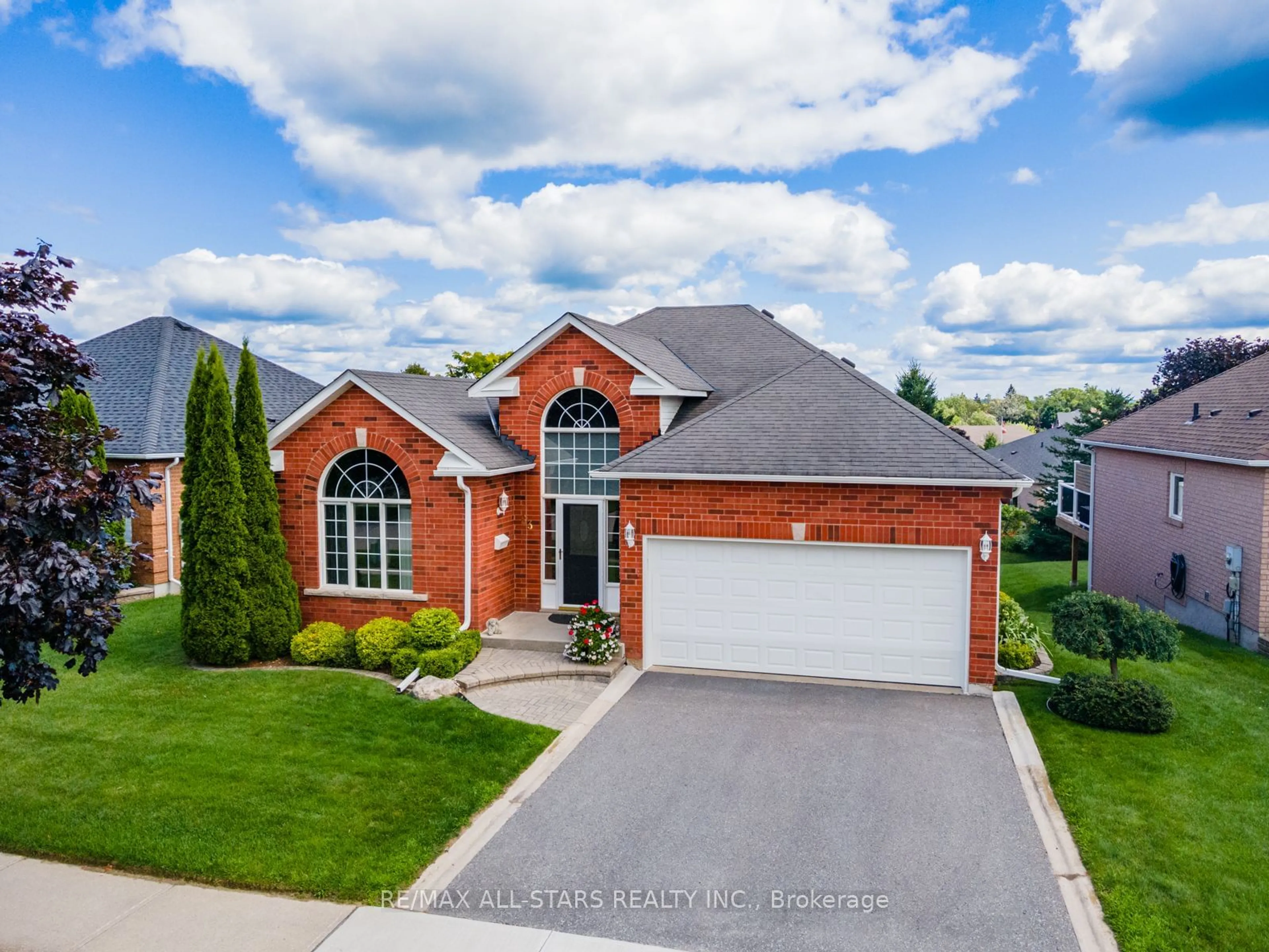 Frontside or backside of a home for 83 South Garden Crt, Scugog Ontario L9L 1S3