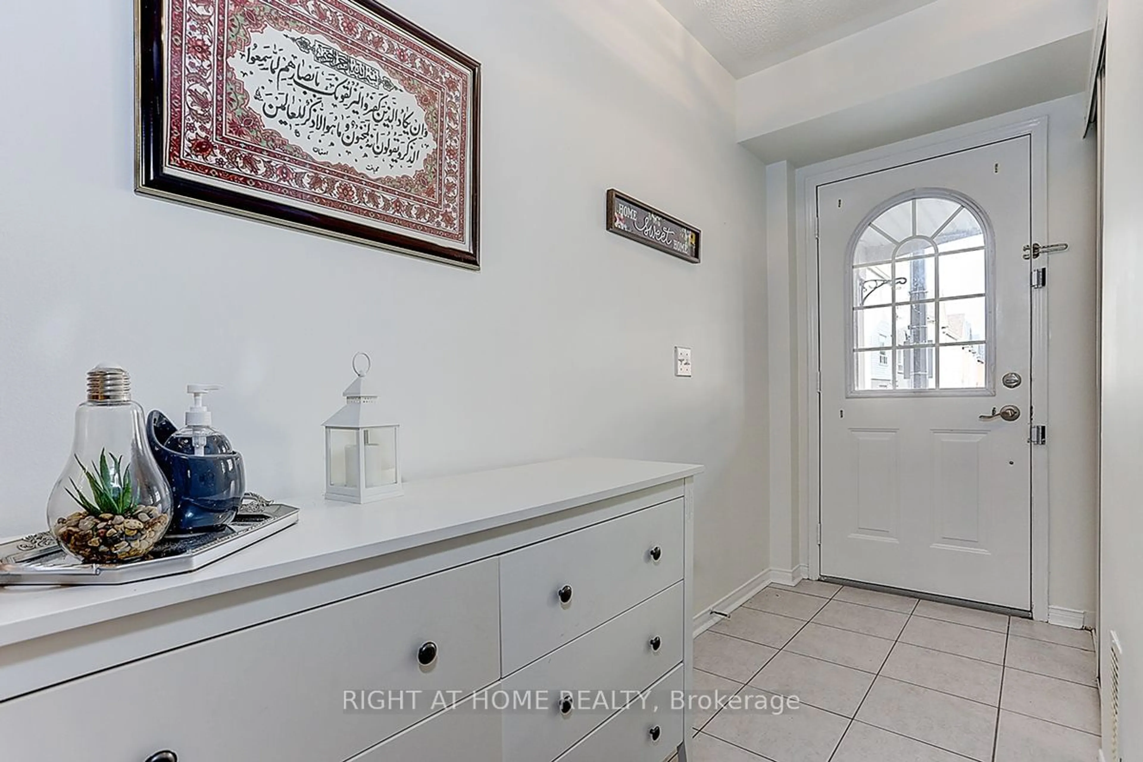 Indoor entryway, ceramic floors for 16 Pat Brooks Terr, Toronto Ontario M1P 5G6